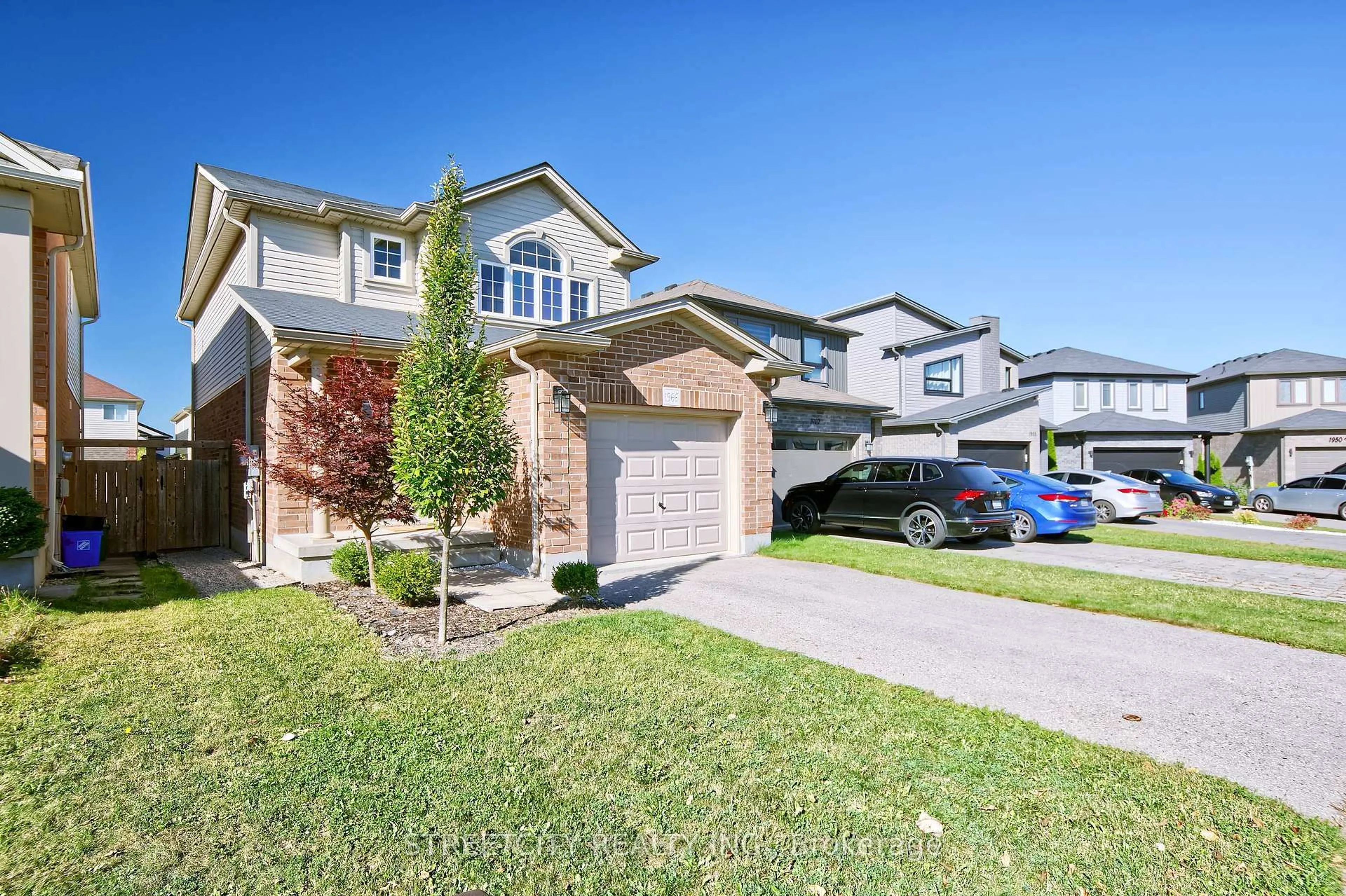 Unknown for 1966 Foxridge Cres, London North Ontario N6G 5B4