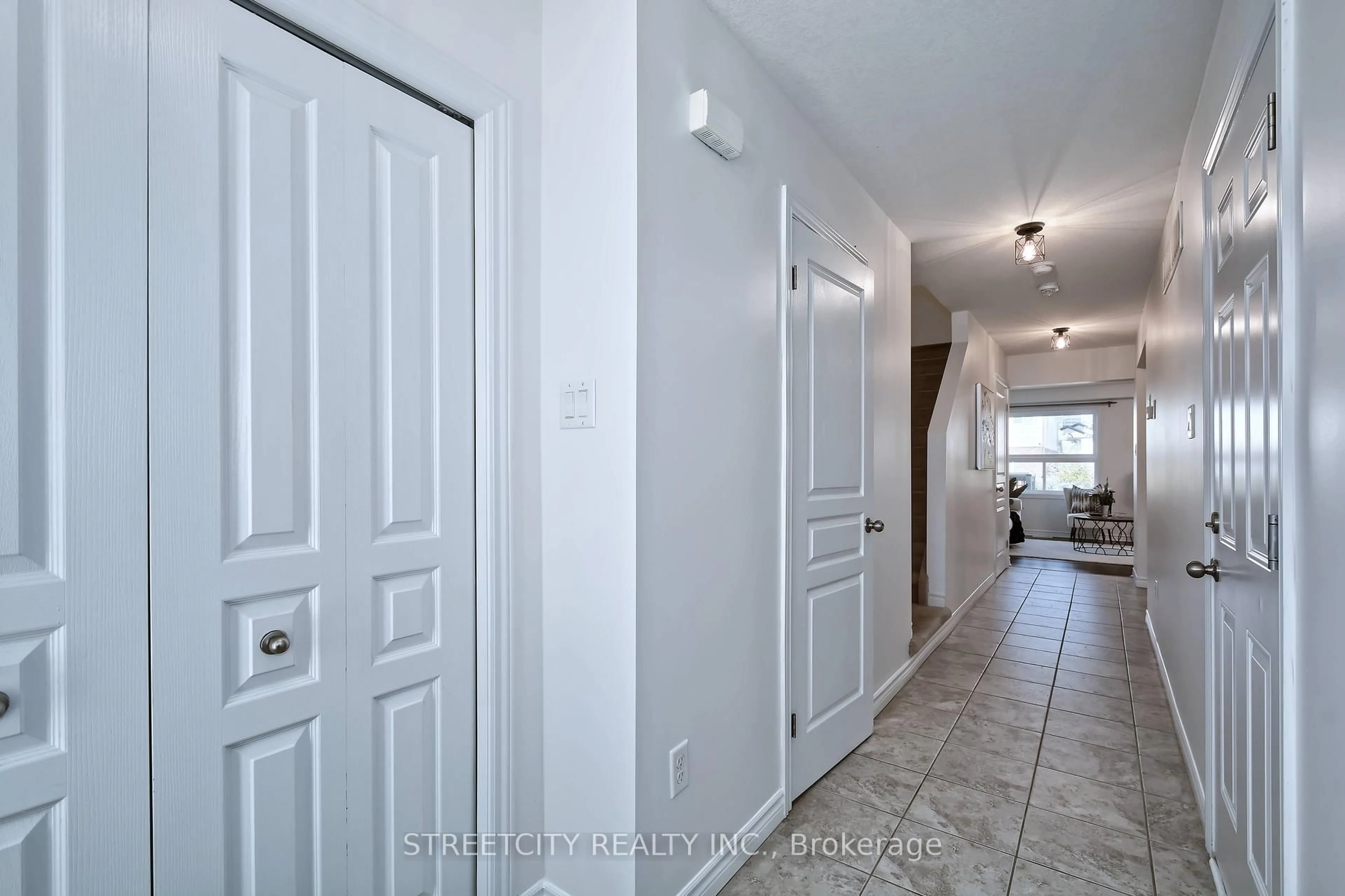 Indoor entryway for 1966 Foxridge Cres, London North Ontario N6G 5B4