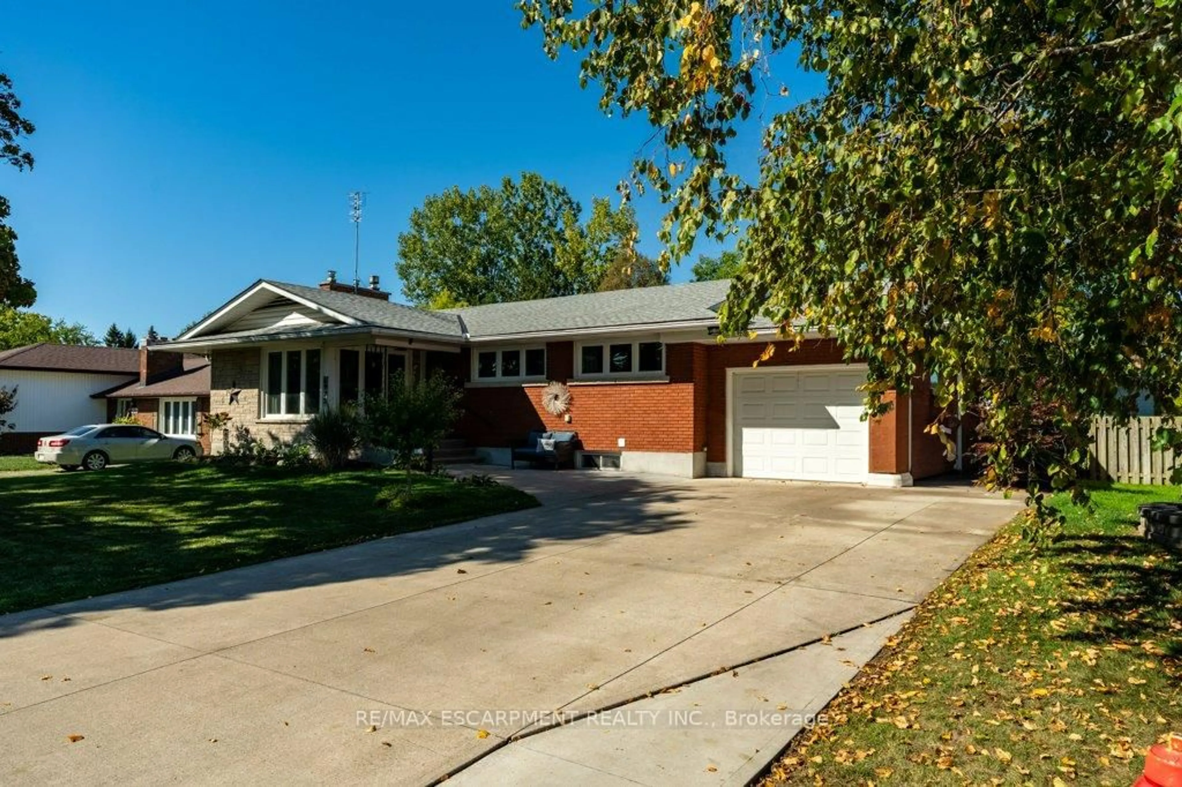 Home with brick exterior material, street for 6975 Oxford St, Niagara Falls Ontario L2J 1J3