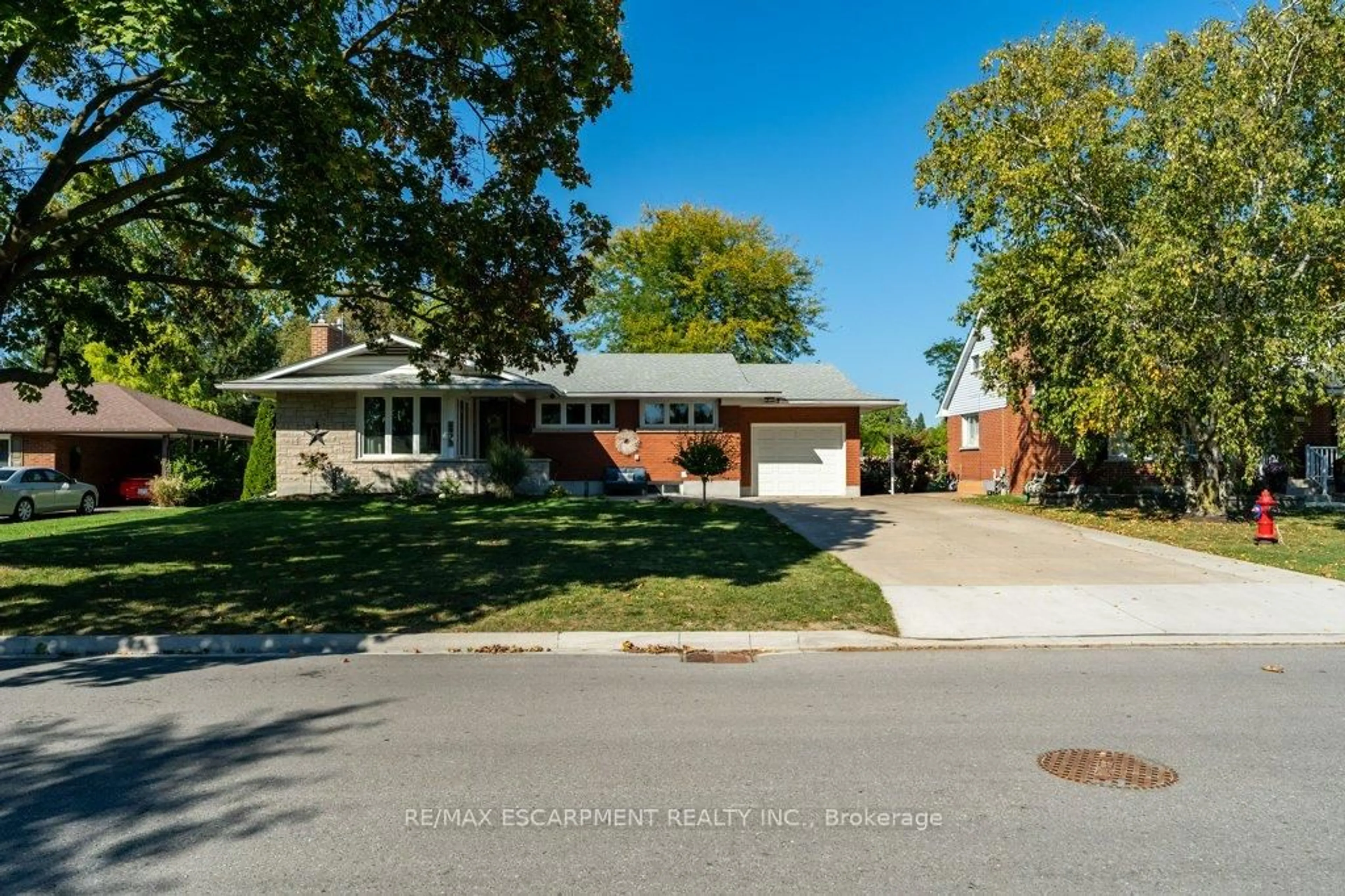 Home with brick exterior material, street for 6975 Oxford St, Niagara Falls Ontario L2J 1J3