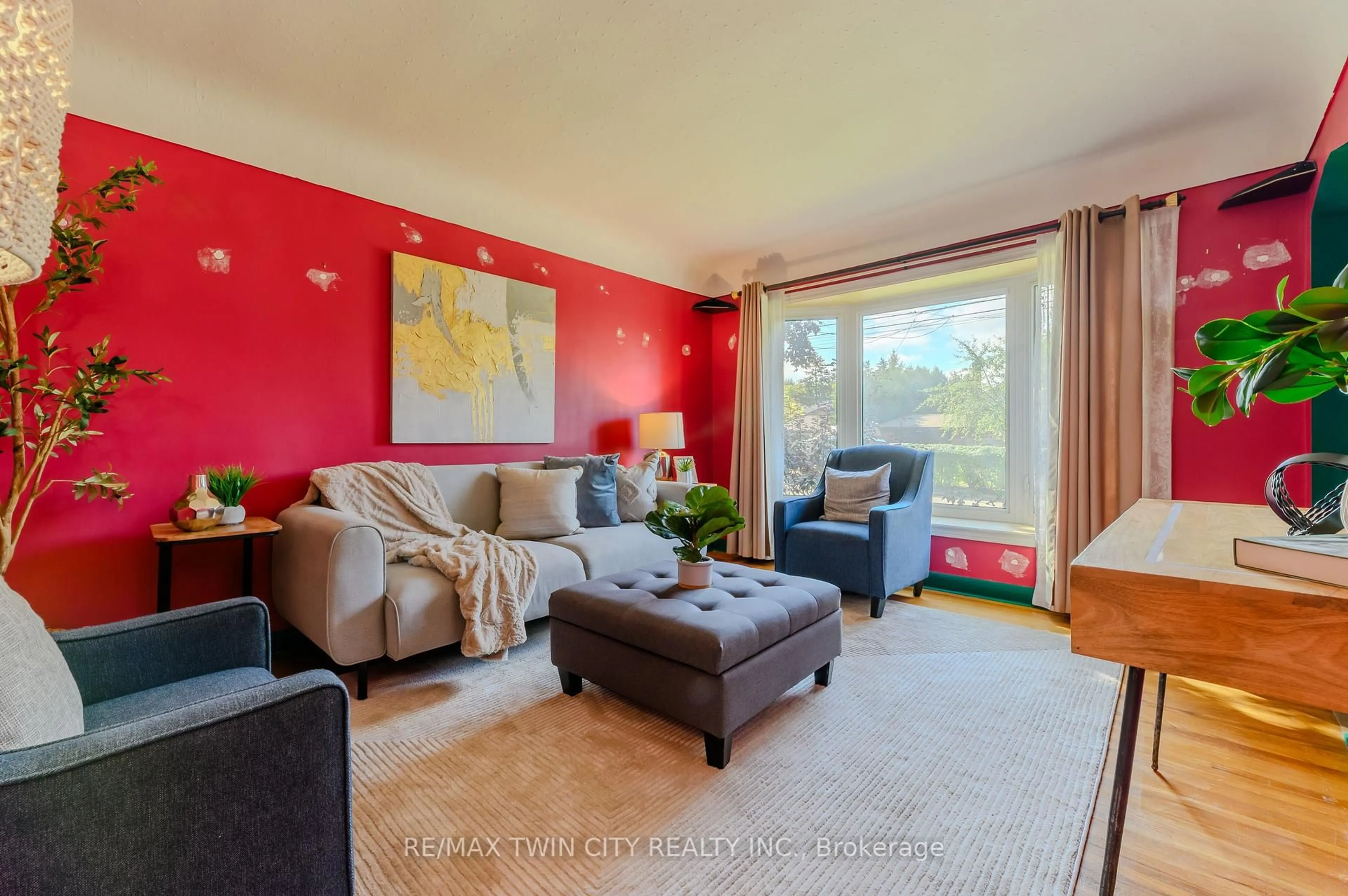 Living room with furniture, unknown for 7 Cherry Rd, Hamilton Ontario L8K 3V7