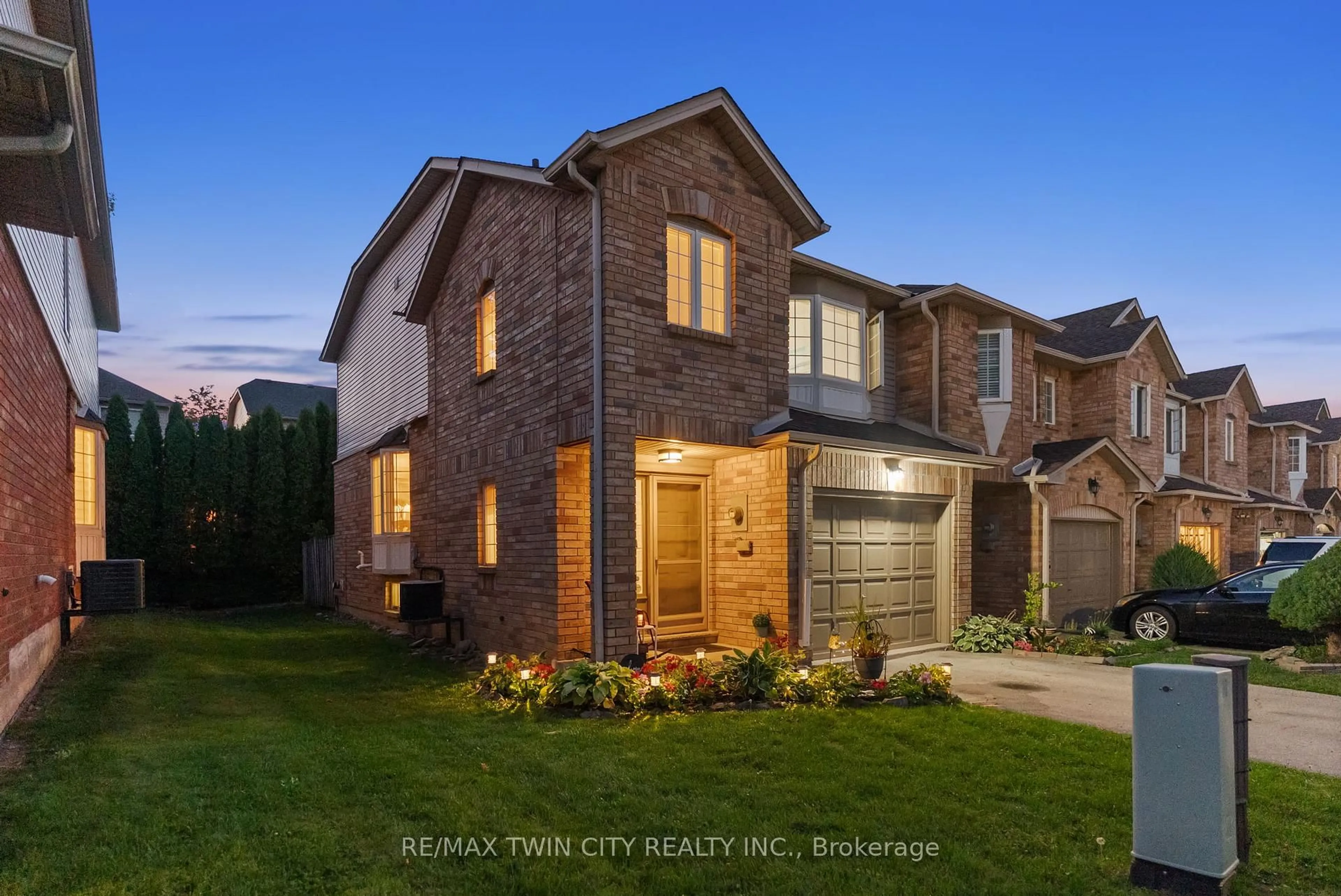 Home with brick exterior material, street for 346 Highland Rd #44, Hamilton Ontario L8J 3T3