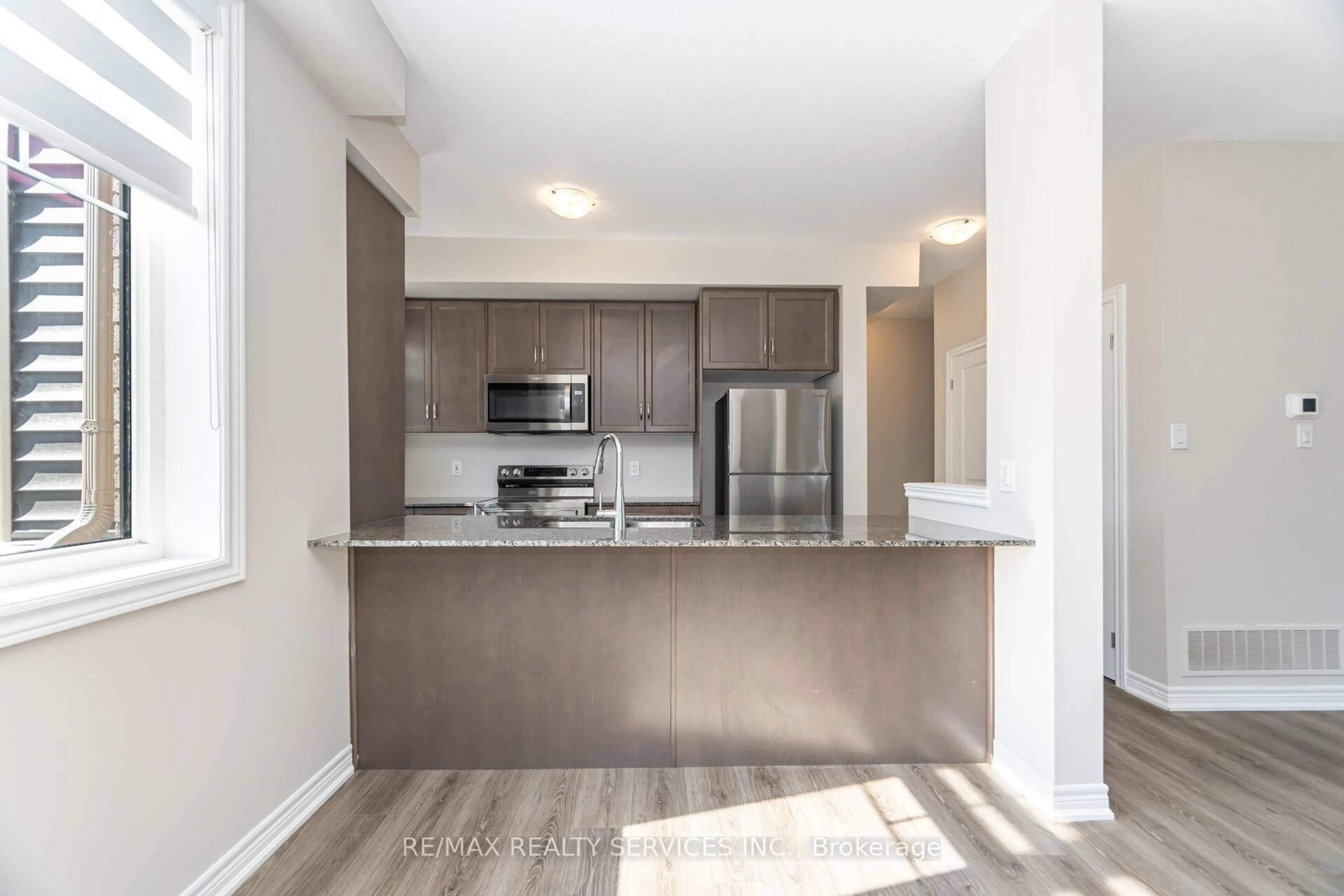 Open concept kitchen, unknown for 10 Birmingham Dr #113, Cambridge Ontario N1R 0C6