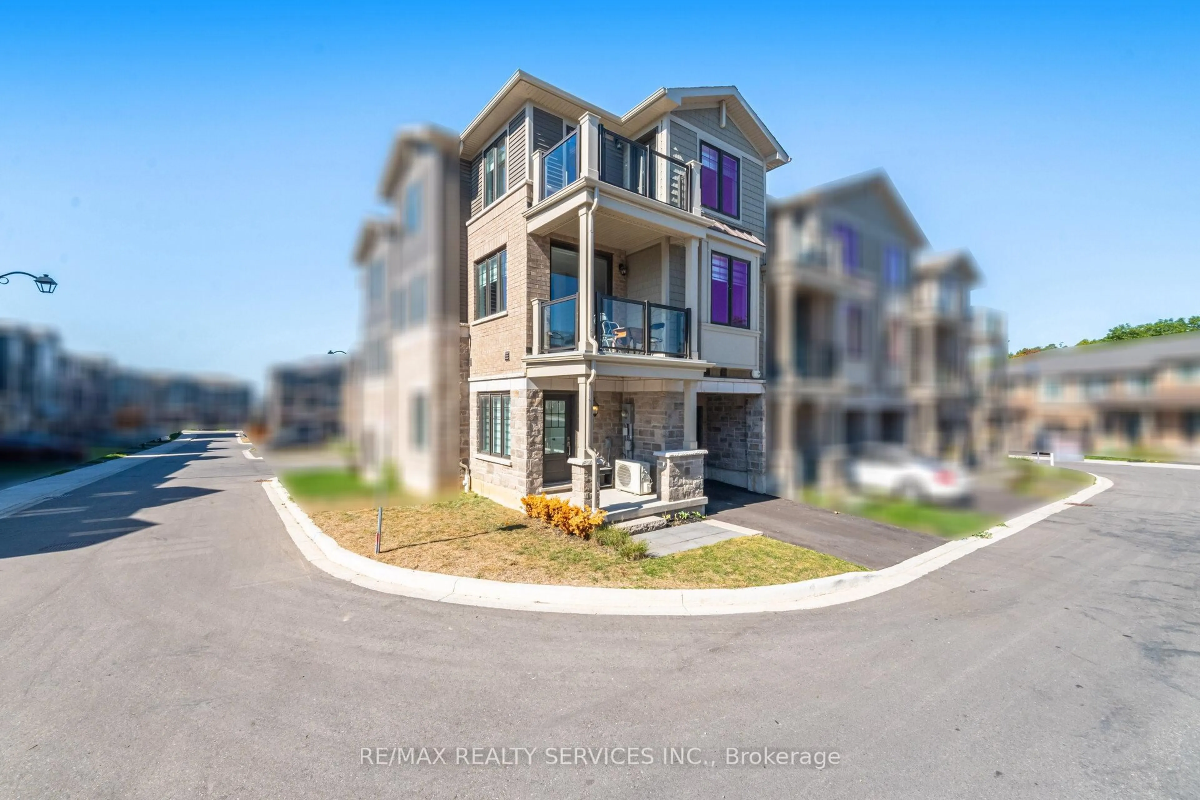 A pic from outside/outdoor area/front of a property/back of a property/a pic from drone, unknown for 10 Birmingham Dr #113, Cambridge Ontario N1R 0C6