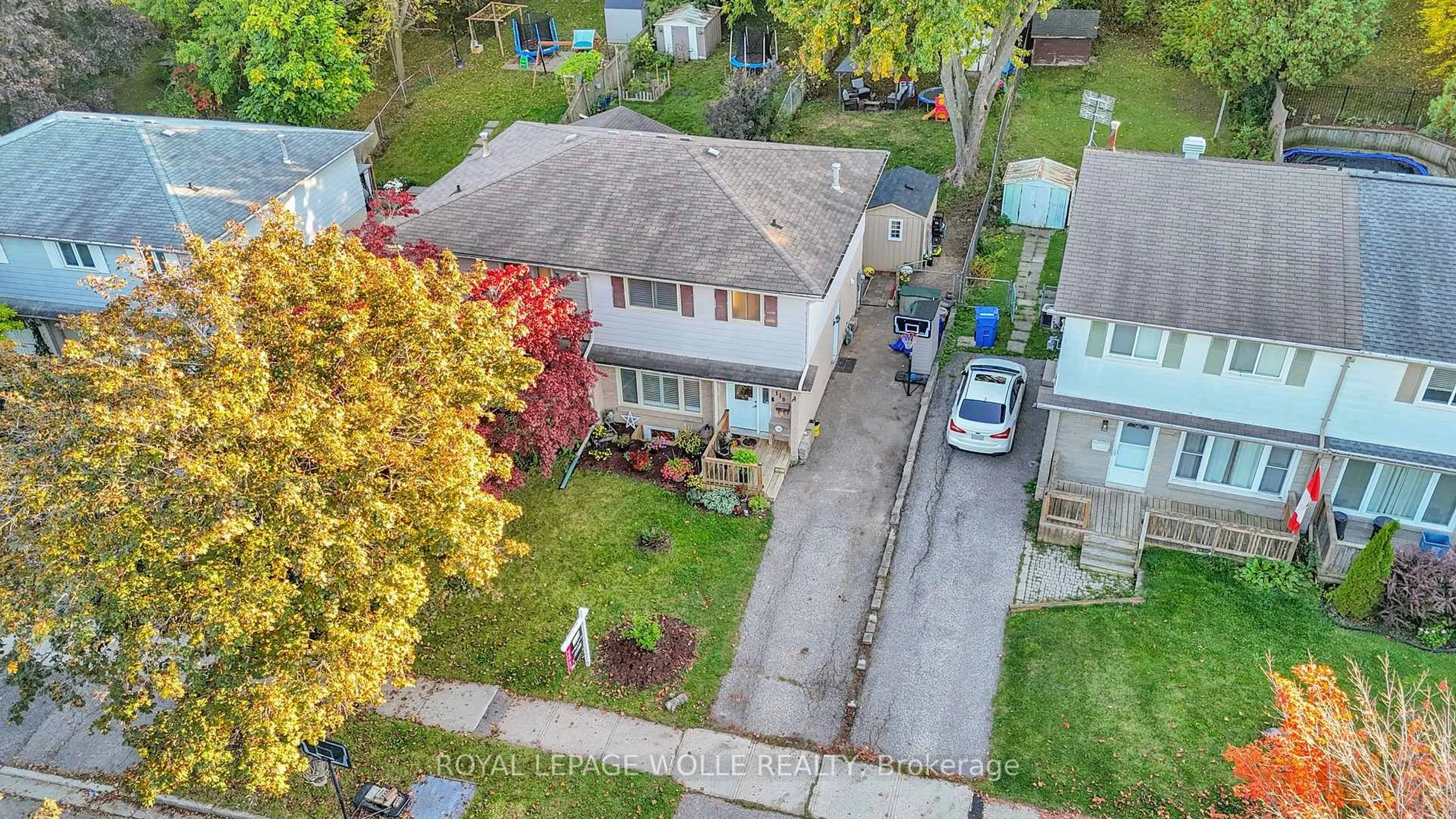 A pic from outside/outdoor area/front of a property/back of a property/a pic from drone, street for 110 Shadeland Cres, Kitchener Ontario N2M 2H9
