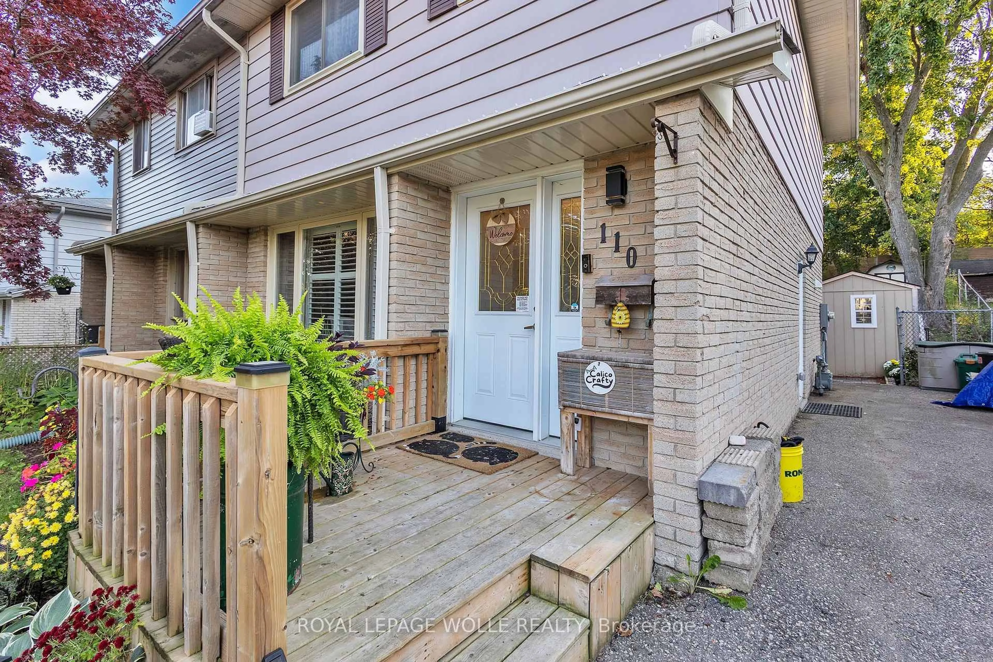 Patio, street for 110 Shadeland Cres, Kitchener Ontario N2M 2H9