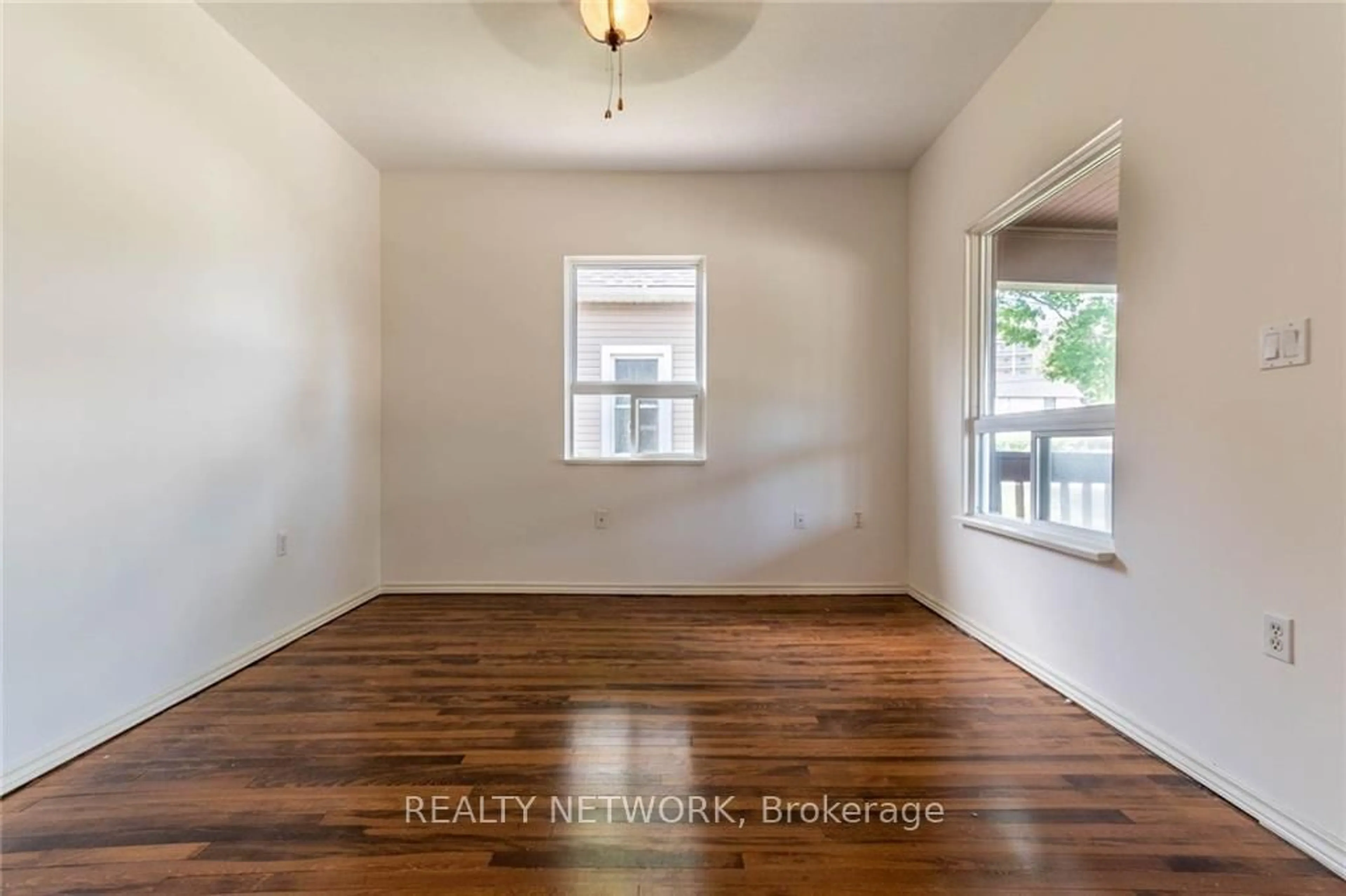 A pic of a room for 5768 Summer St, Niagara Falls Ontario L2G 1M2