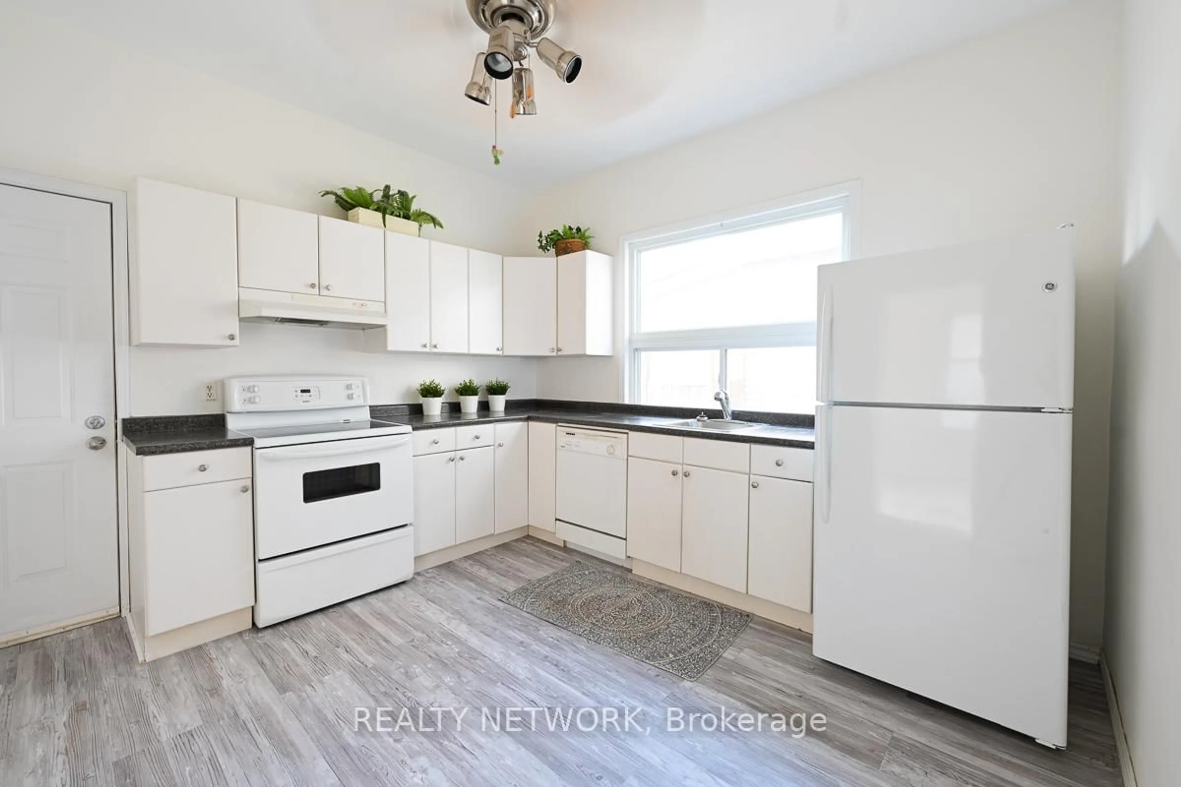 Unknown for 5768 Summer St, Niagara Falls Ontario L2G 1M2