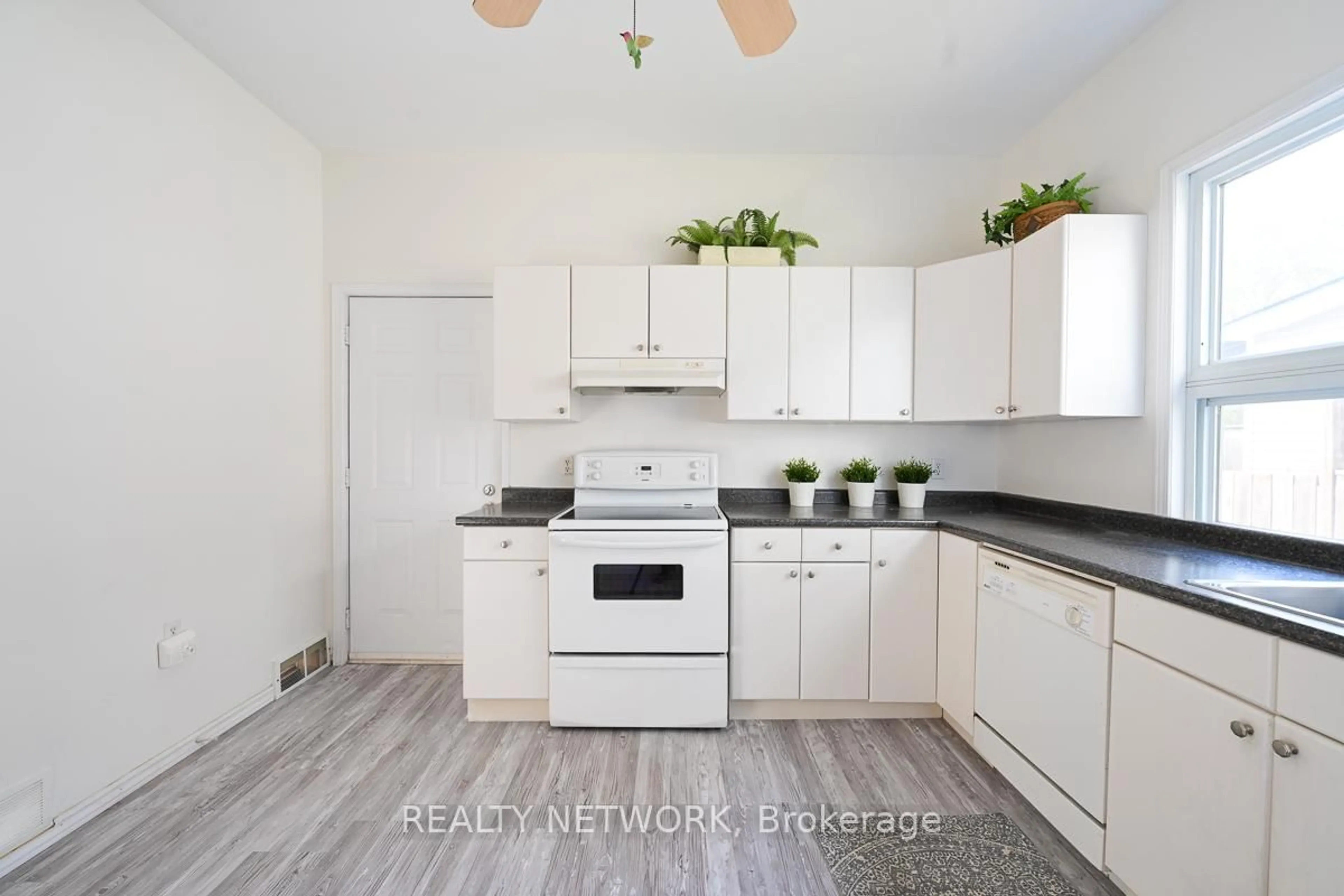 Standard kitchen, unknown for 5768 Summer St, Niagara Falls Ontario L2G 1M2