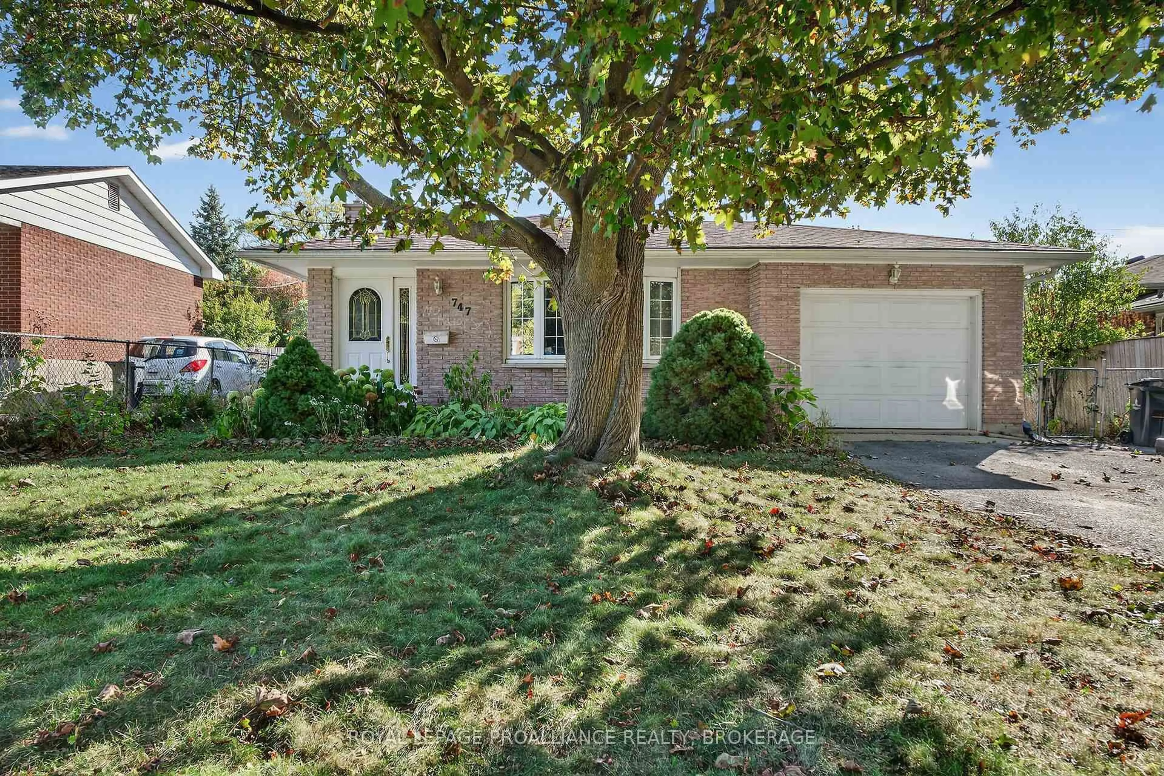 Unknown for 747 Laidlaw Cres, Kingston Ontario K7M 5M3