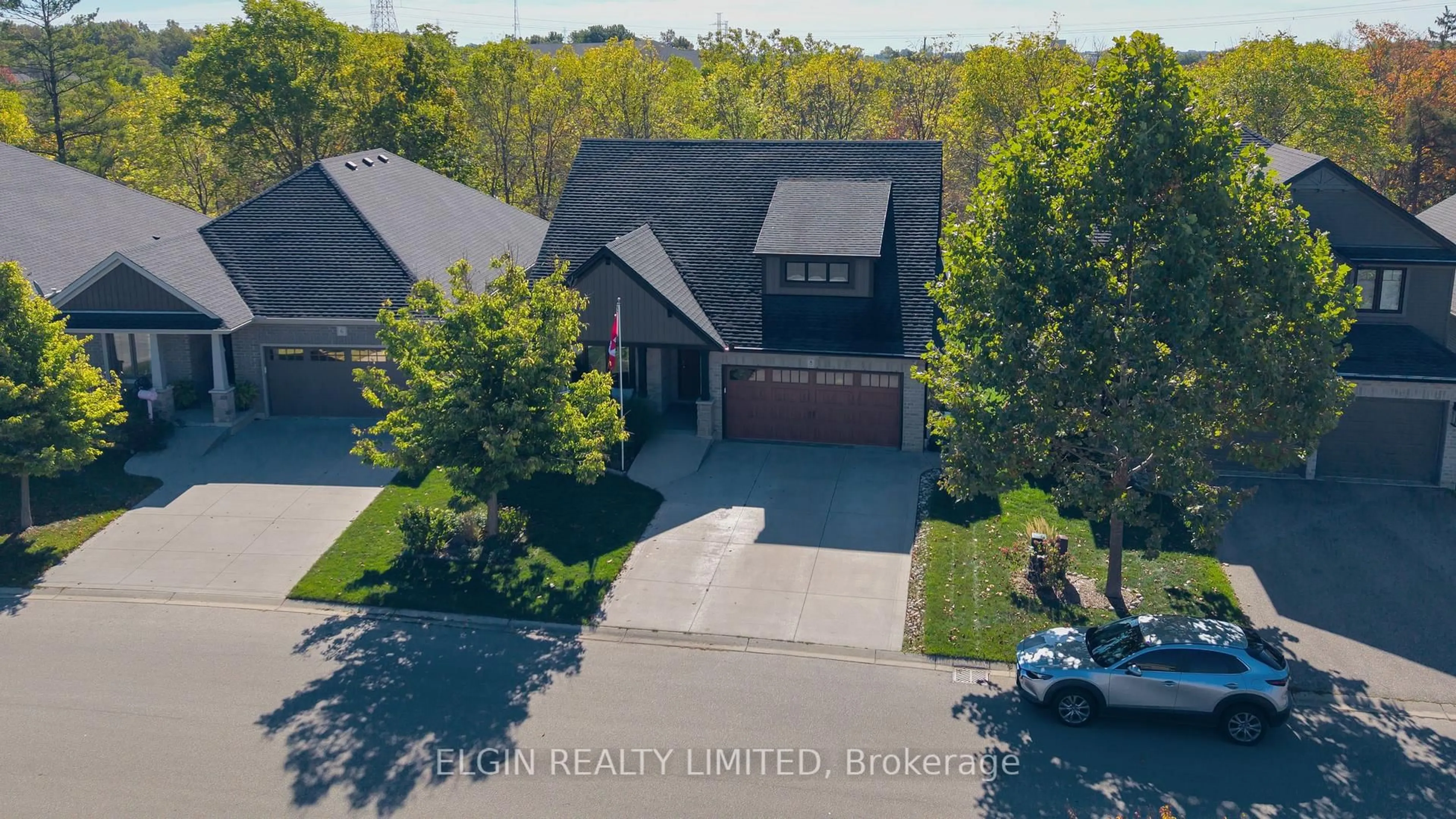 A pic from outside/outdoor area/front of a property/back of a property/a pic from drone, street for 8 Deerfield Crt, St. Thomas Ontario N5P 0B8