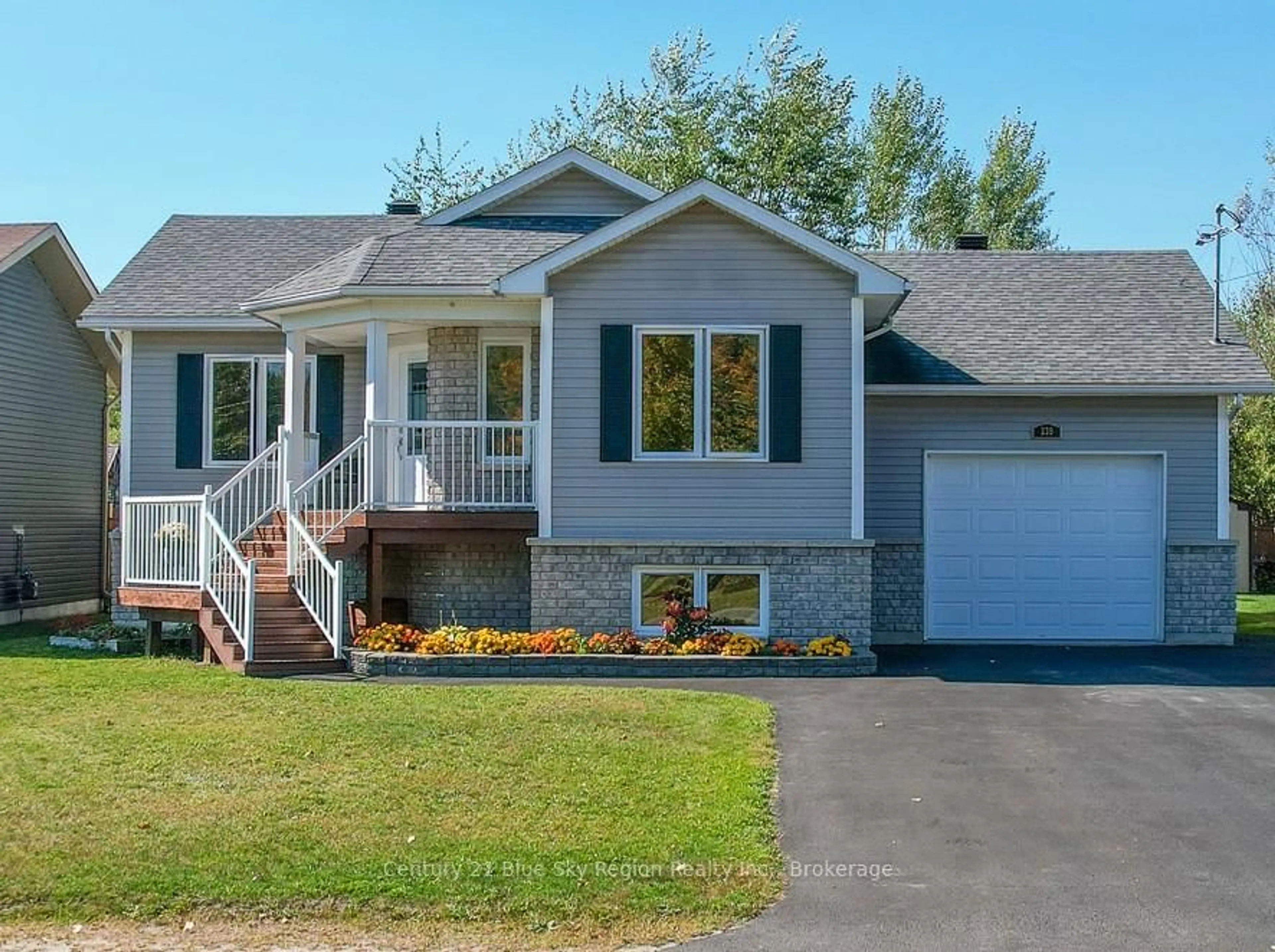 Home with vinyl exterior material, street for 239 Park St, West Nipissing Ontario P2B 3C2