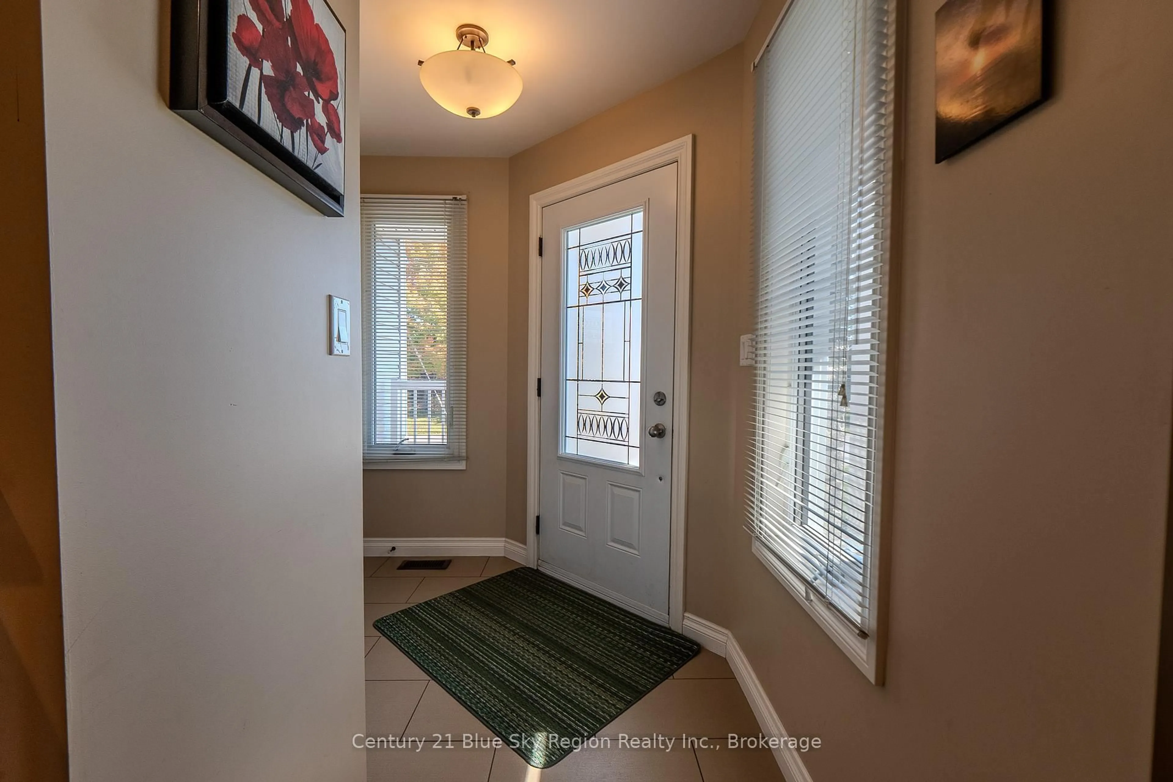 Indoor entryway for 239 Park St, West Nipissing Ontario P2B 3C2