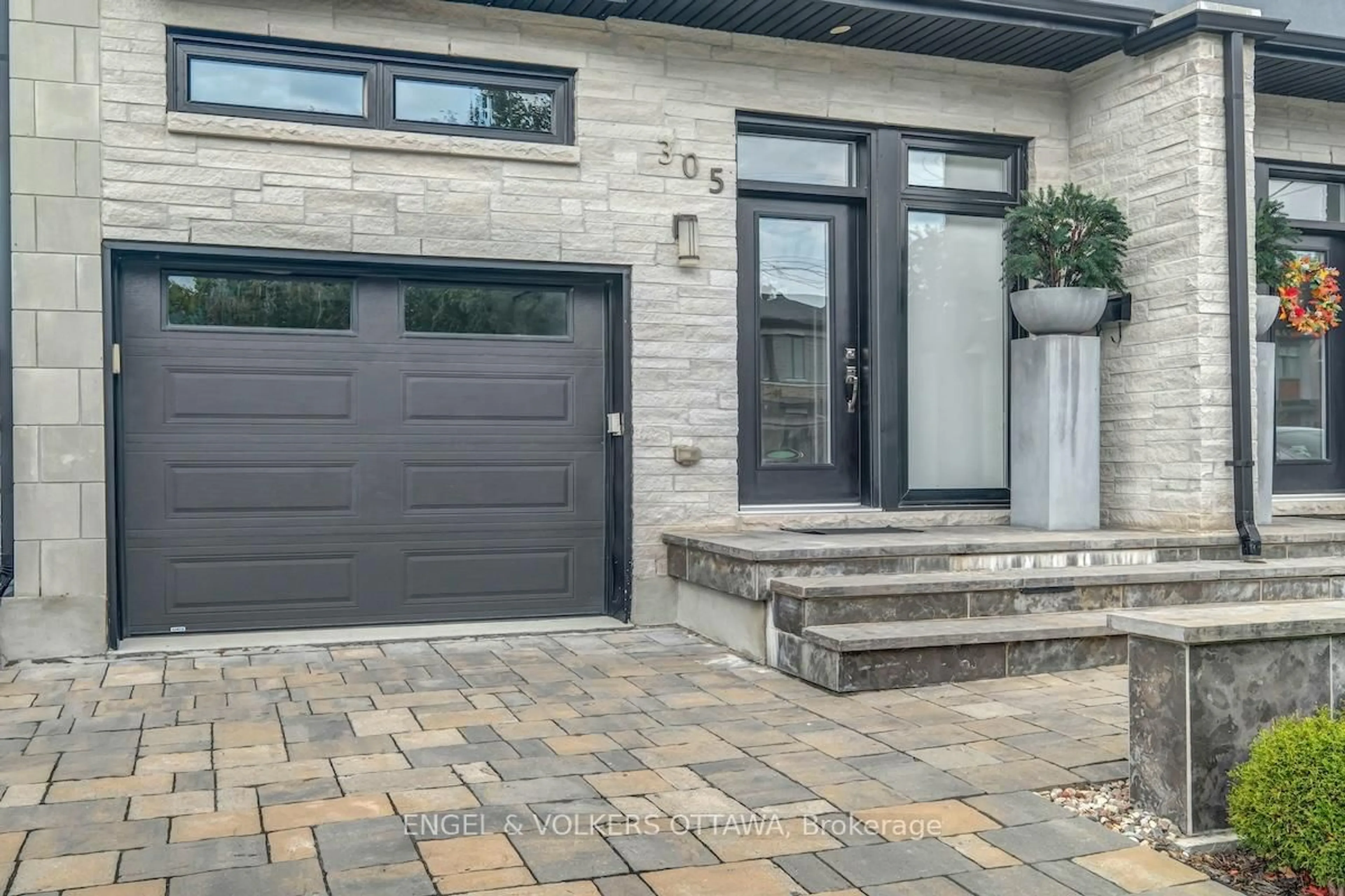 Home with brick exterior material, street for 305 Westhill Ave, Ottawa Ontario K1Z 7H7