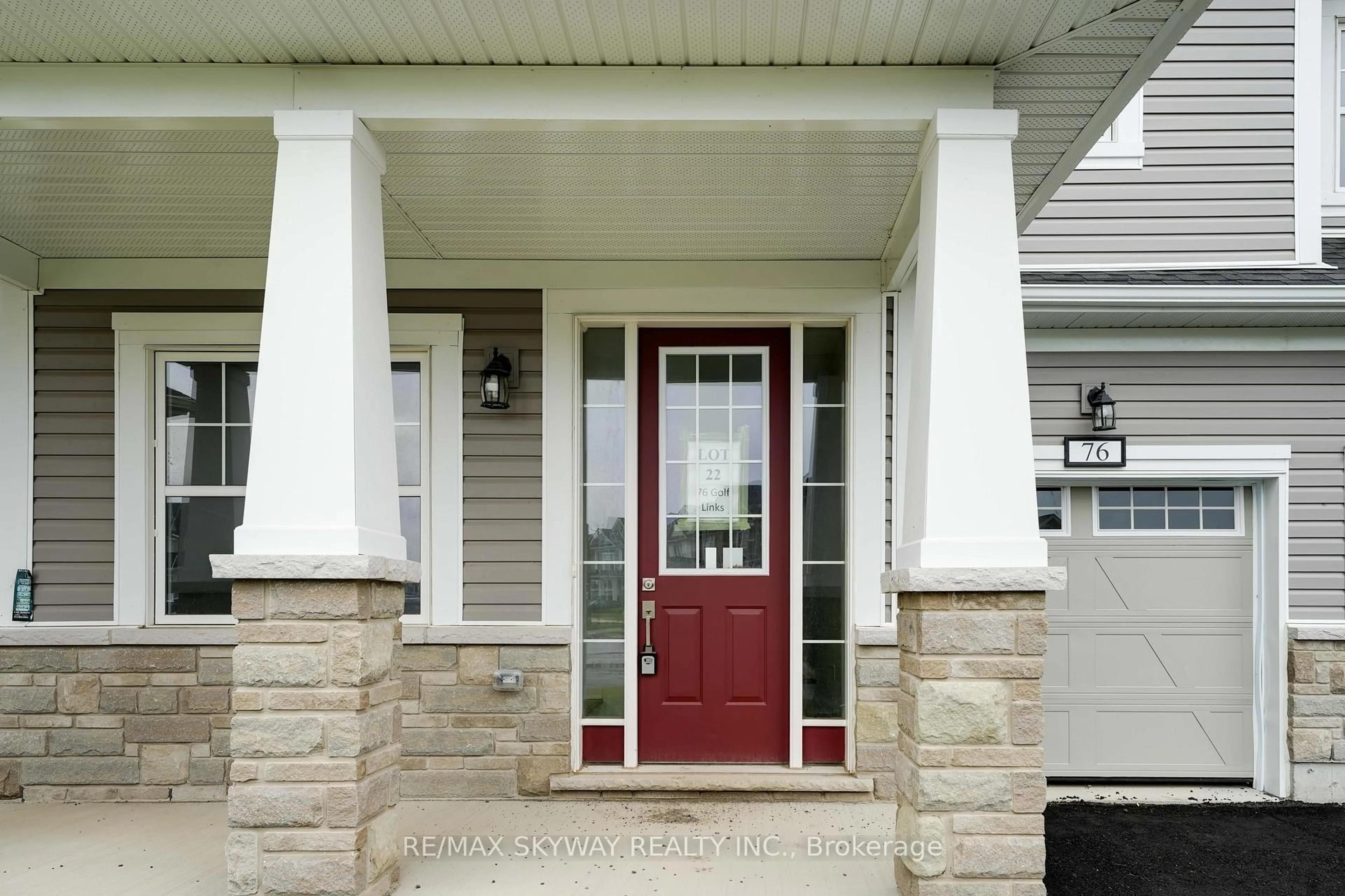 Indoor entryway for 76 Golf Links Dr, Loyalist Ontario K0H 0B4