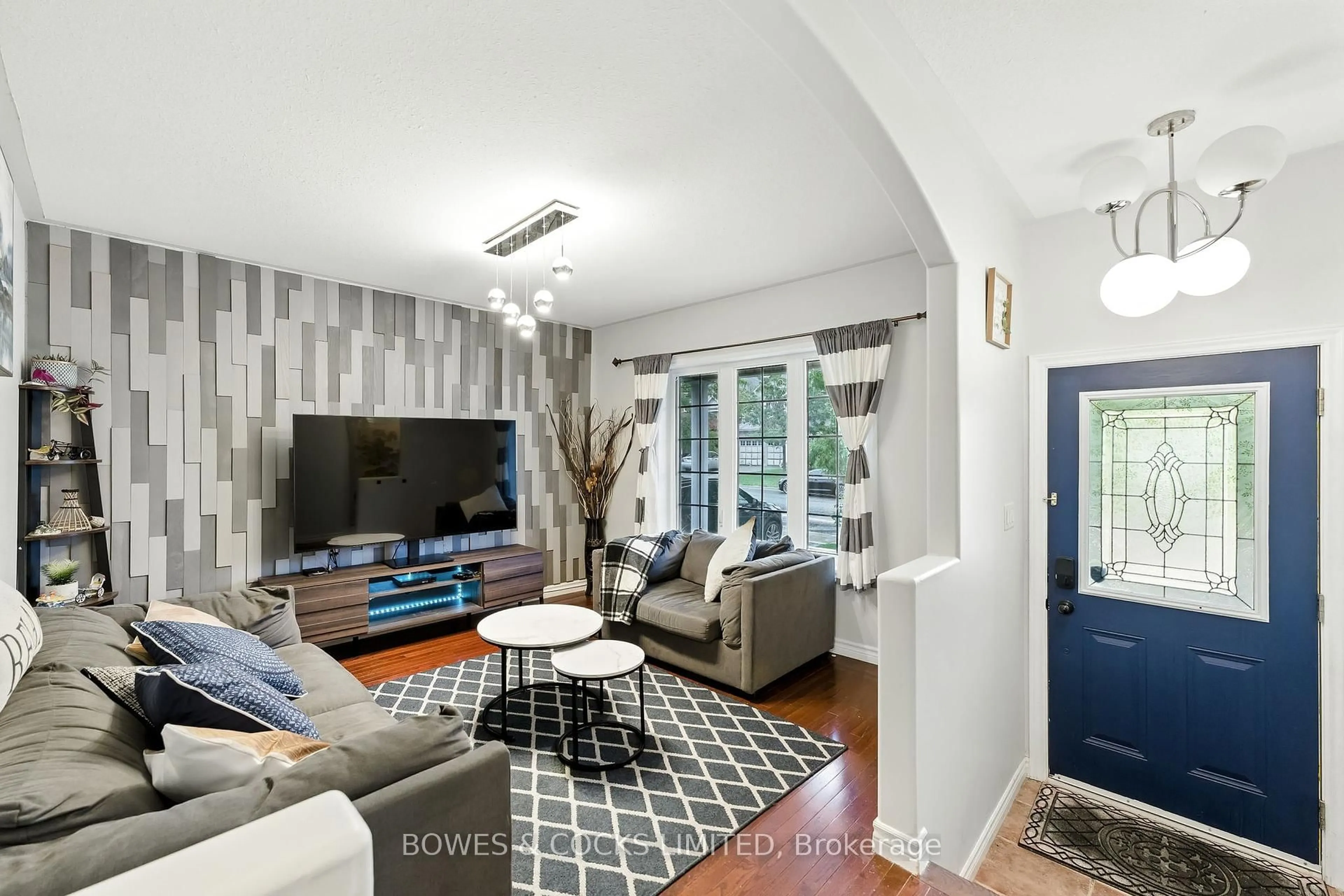Living room with furniture, unknown for 210 Farrier Cres, Peterborough Ontario K9L 0A6