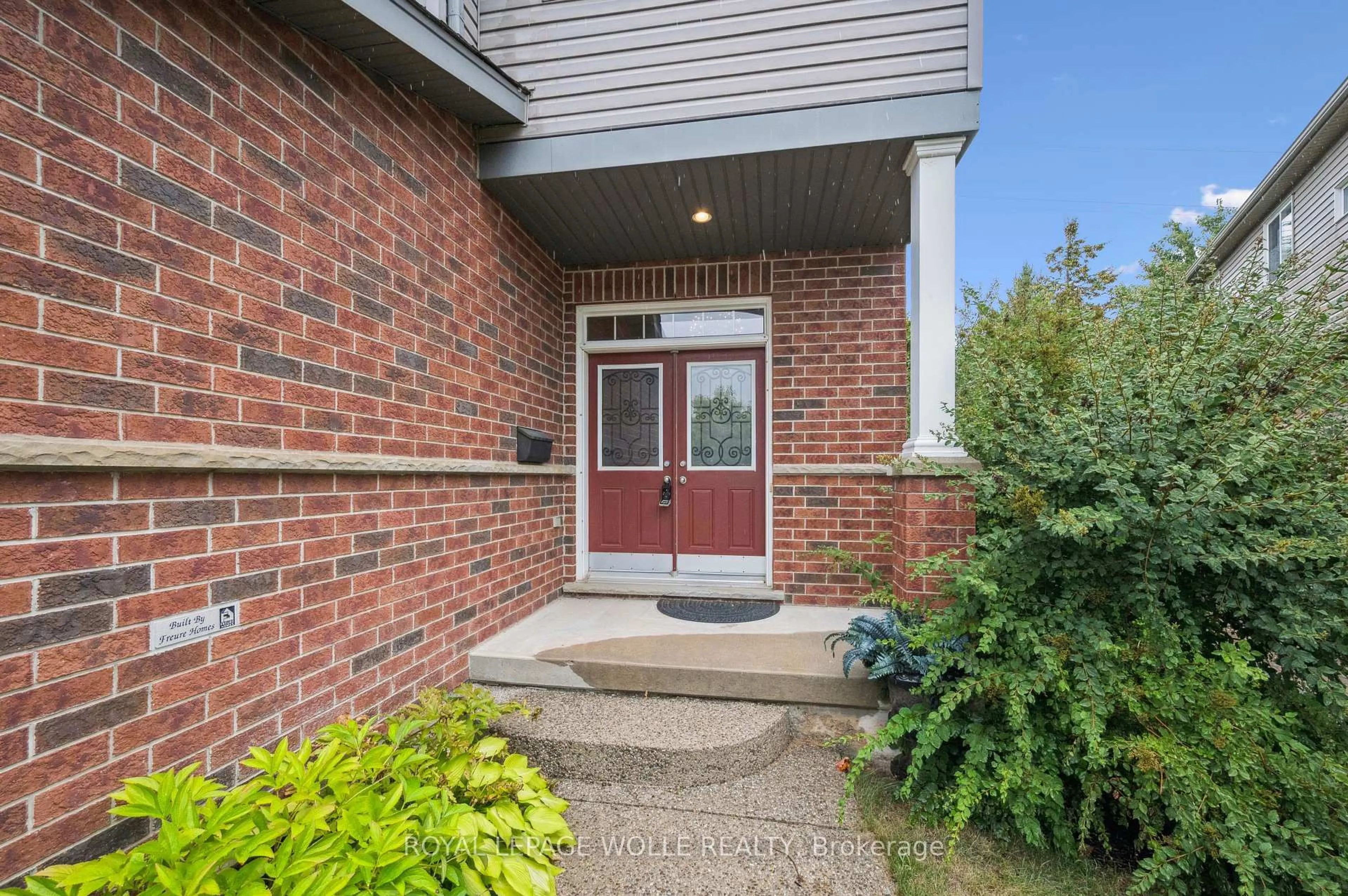 Unknown for 957 Banffshire Crt, Kitchener Ontario N2R 1W8