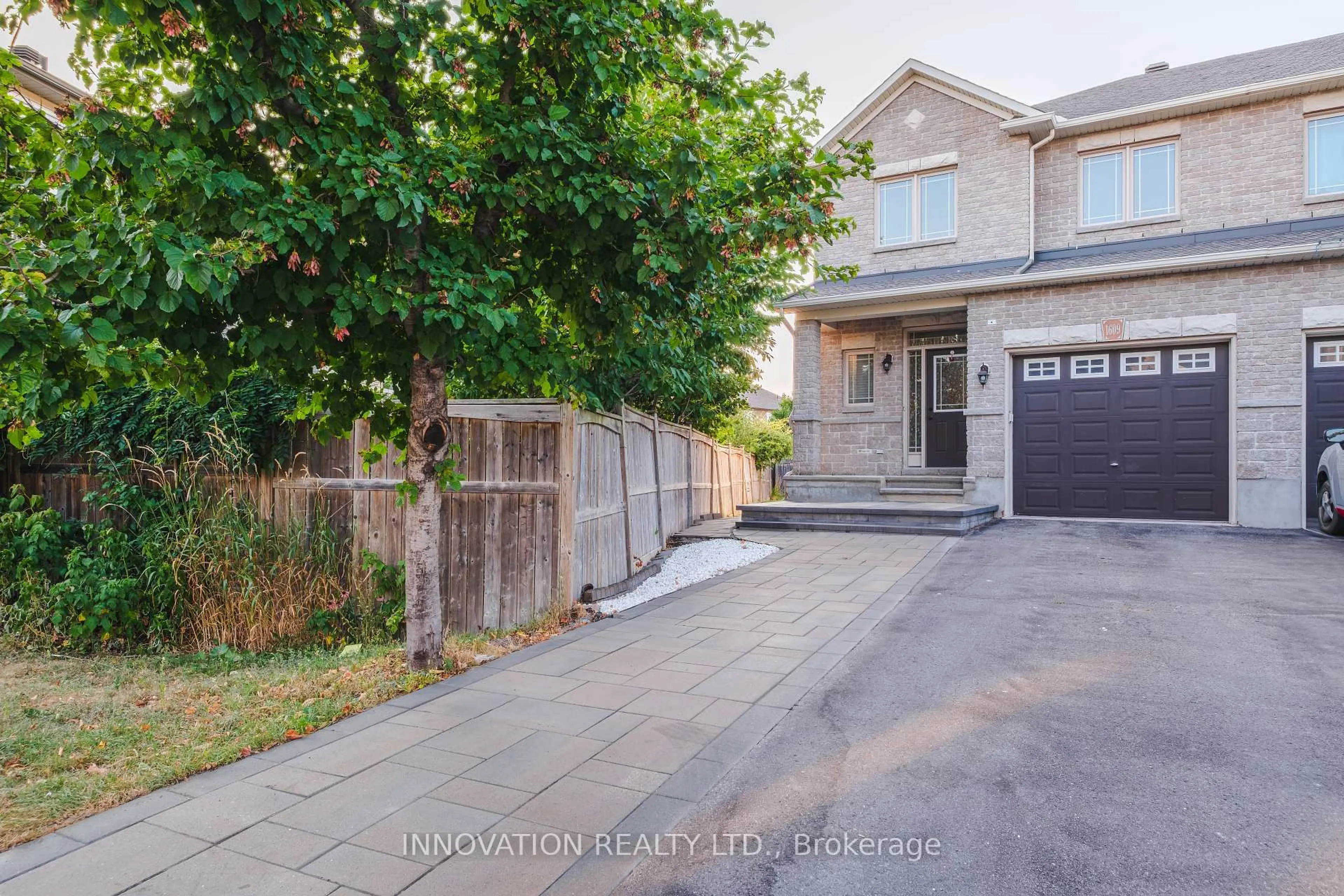 A pic from outside/outdoor area/front of a property/back of a property/a pic from drone, street for 1609 Westhall Way, Ottawa Ontario K2M 0G8