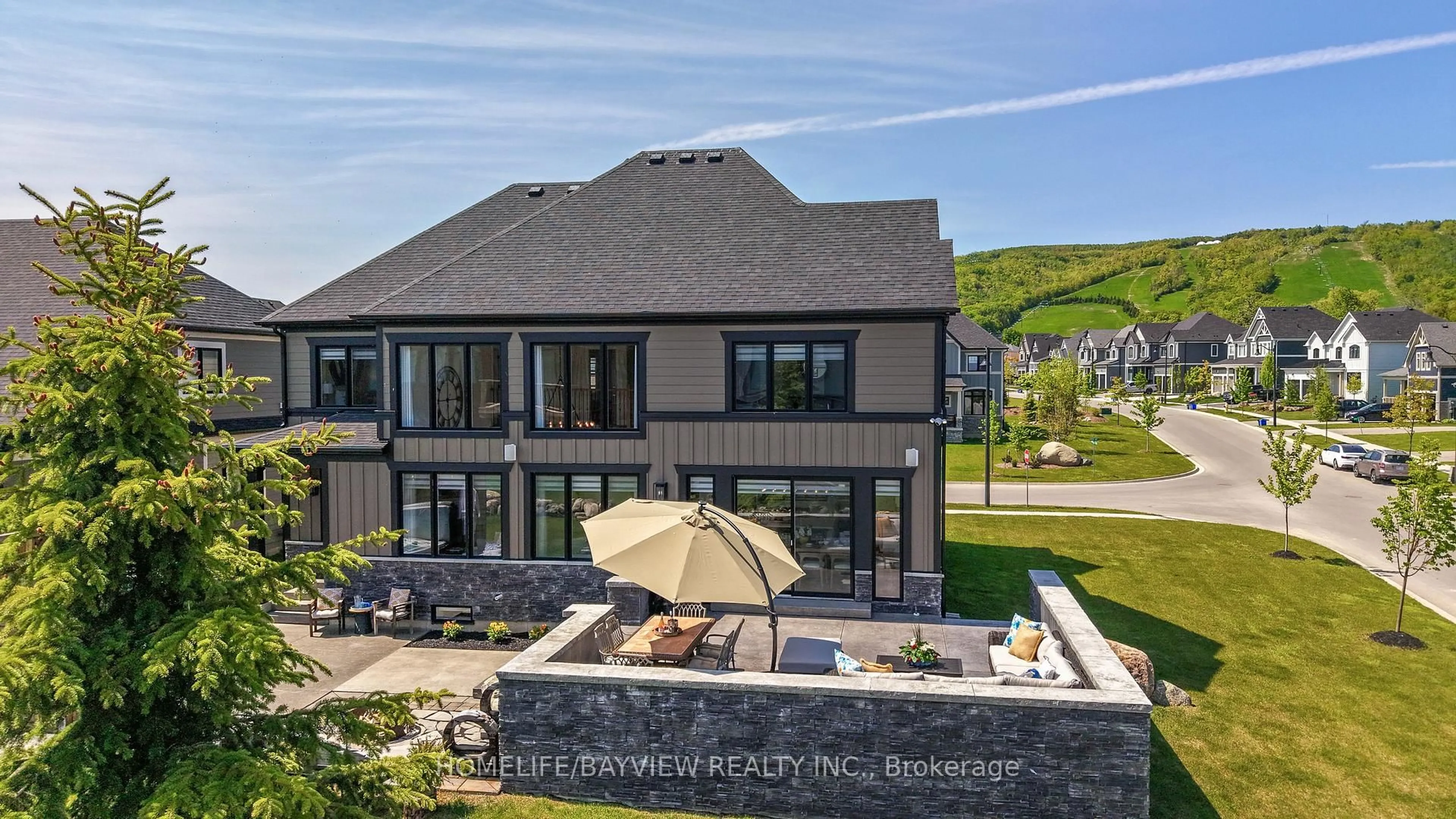 A pic from outside/outdoor area/front of a property/back of a property/a pic from drone, mountain view for 100 Reed Way, Blue Mountains Ontario L9Y 4P5