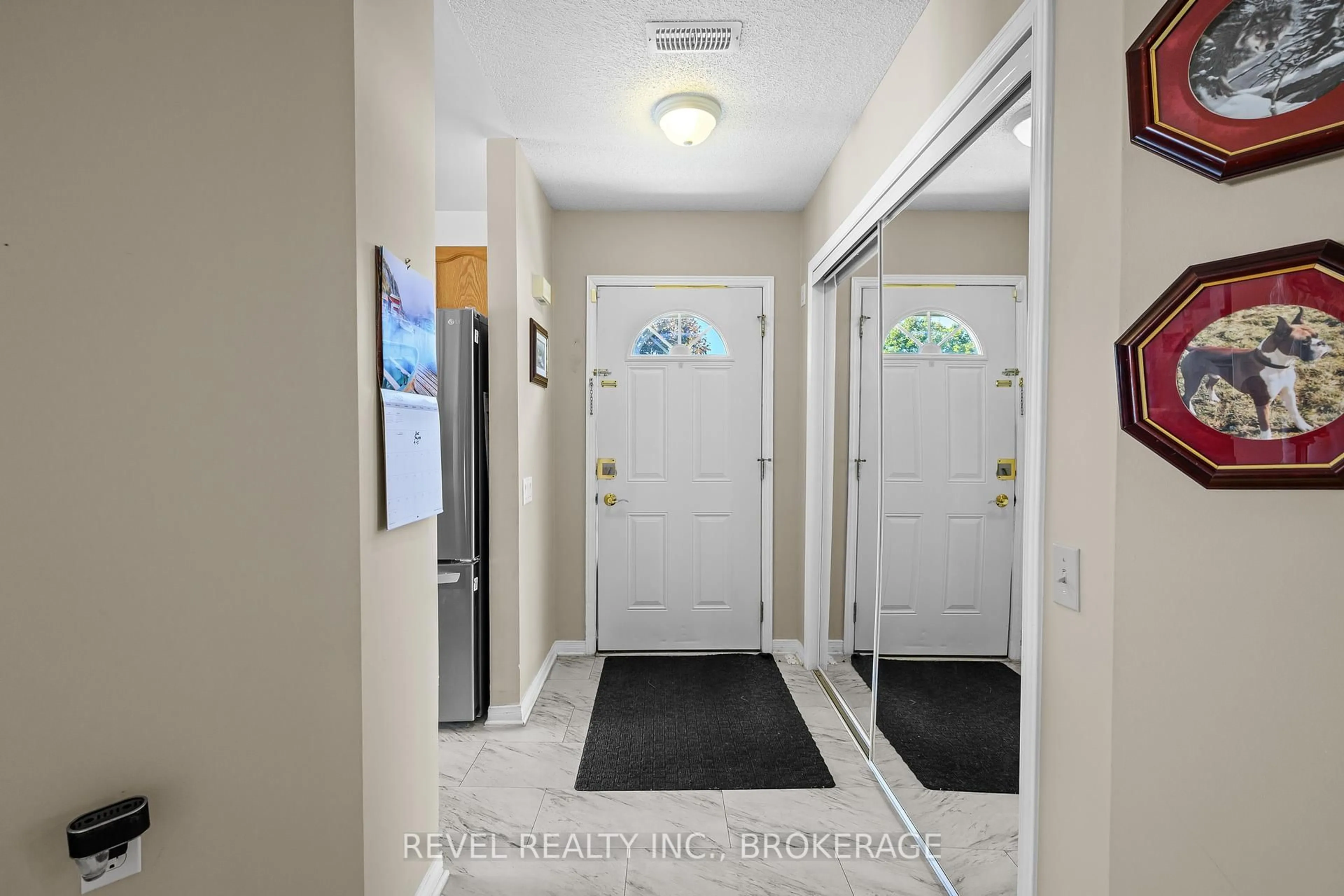 Indoor foyer for 37 Wilfred Cres, Kingston Ontario K7K 7G7