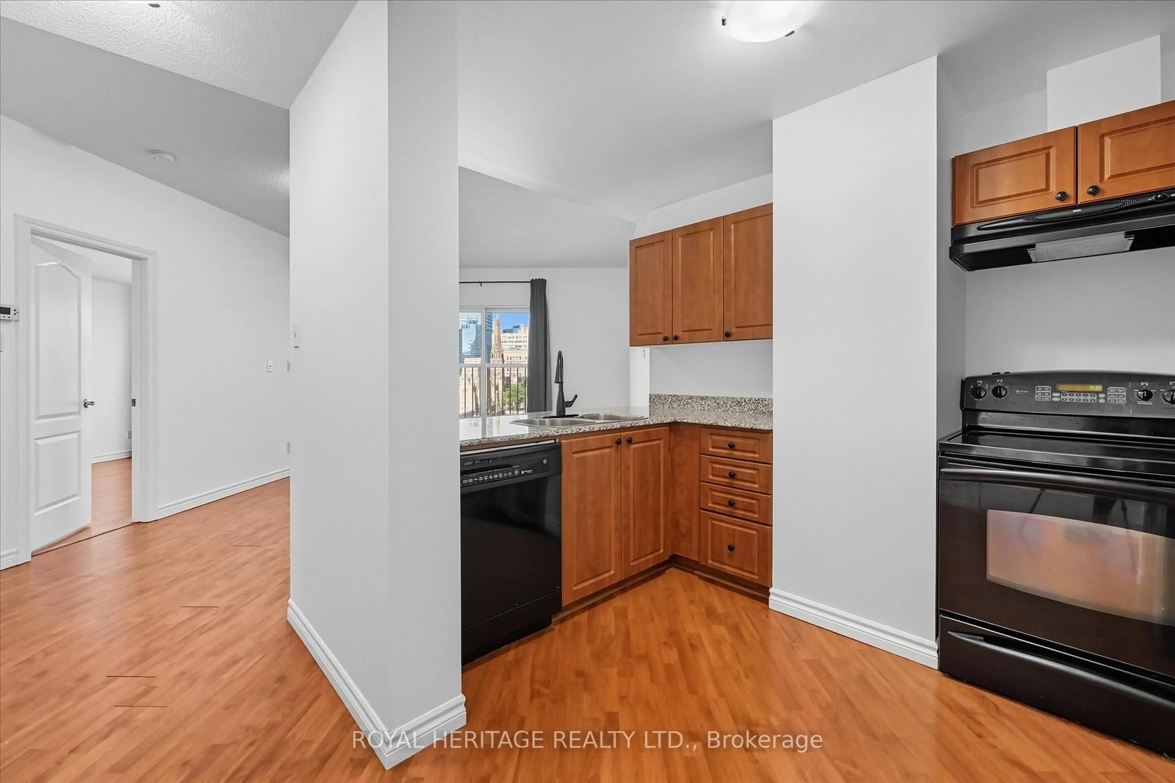 Standard kitchen, unknown for 135 James St #615, Hamilton Ontario L8P 2Z6