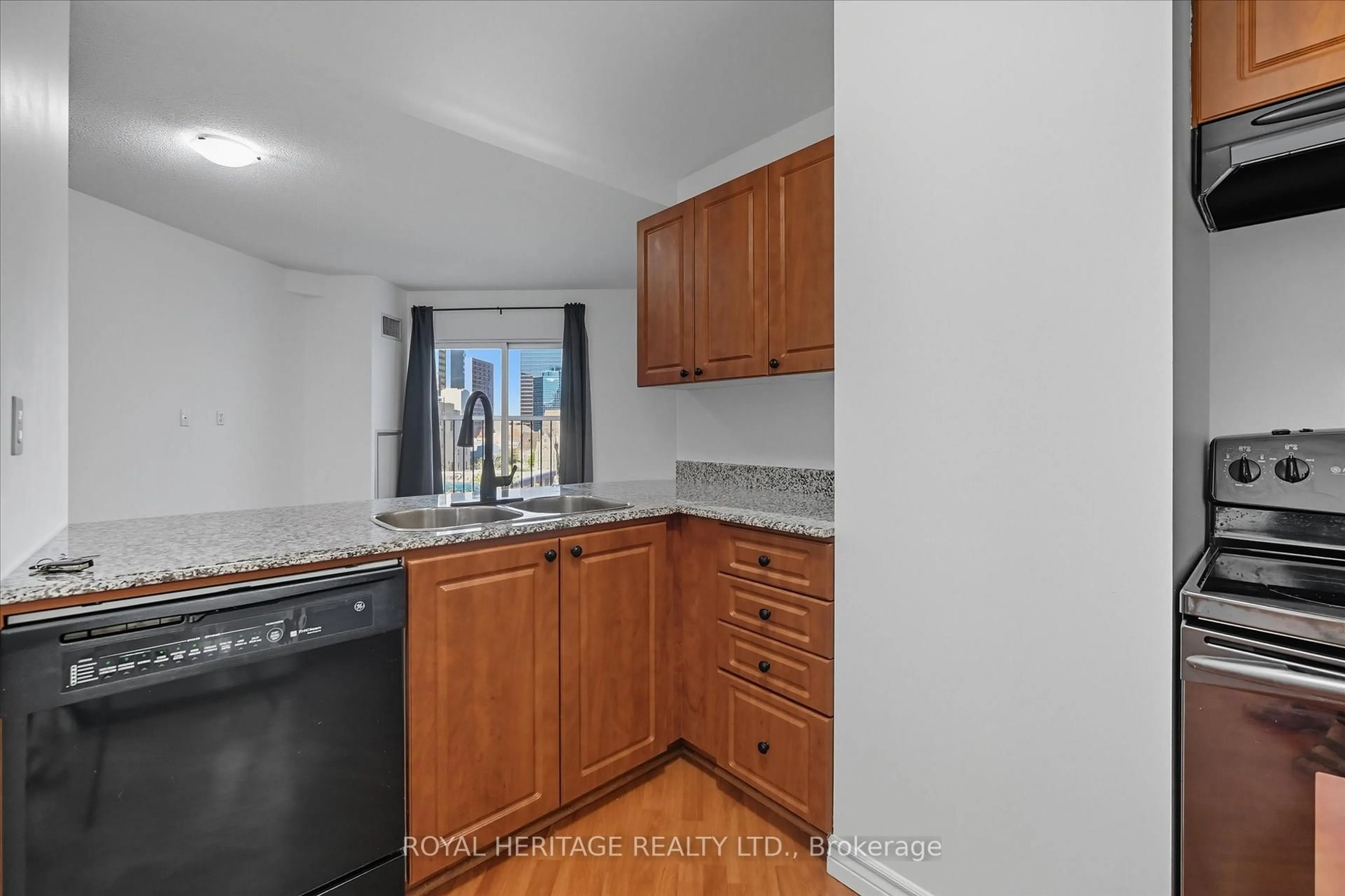 Standard kitchen, ceramic/tile floor for 135 James St #615, Hamilton Ontario L8P 2Z6