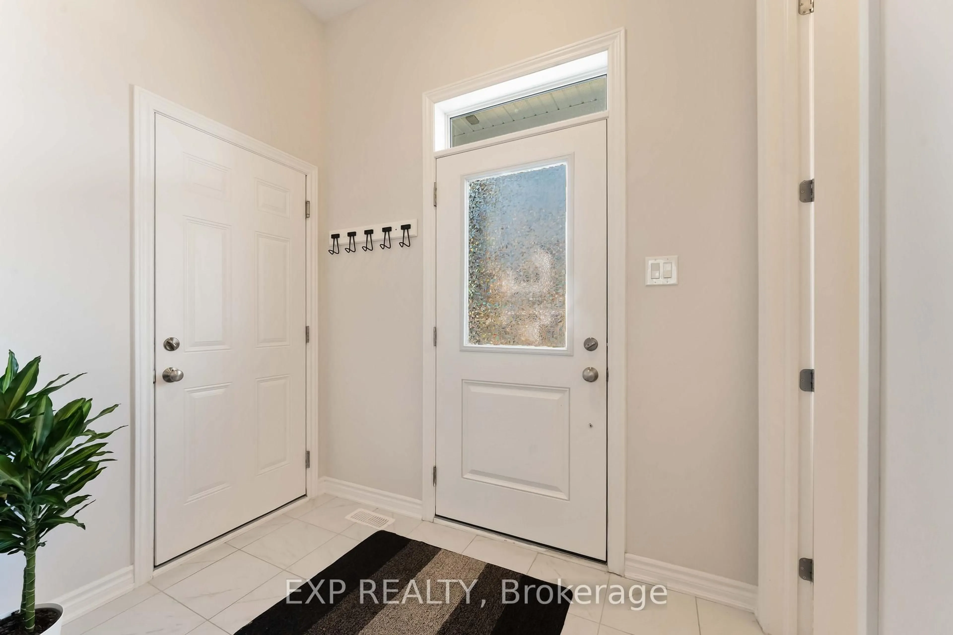 Indoor entryway for 1902 Haiku St, Ottawa Ontario K2J 6W8
