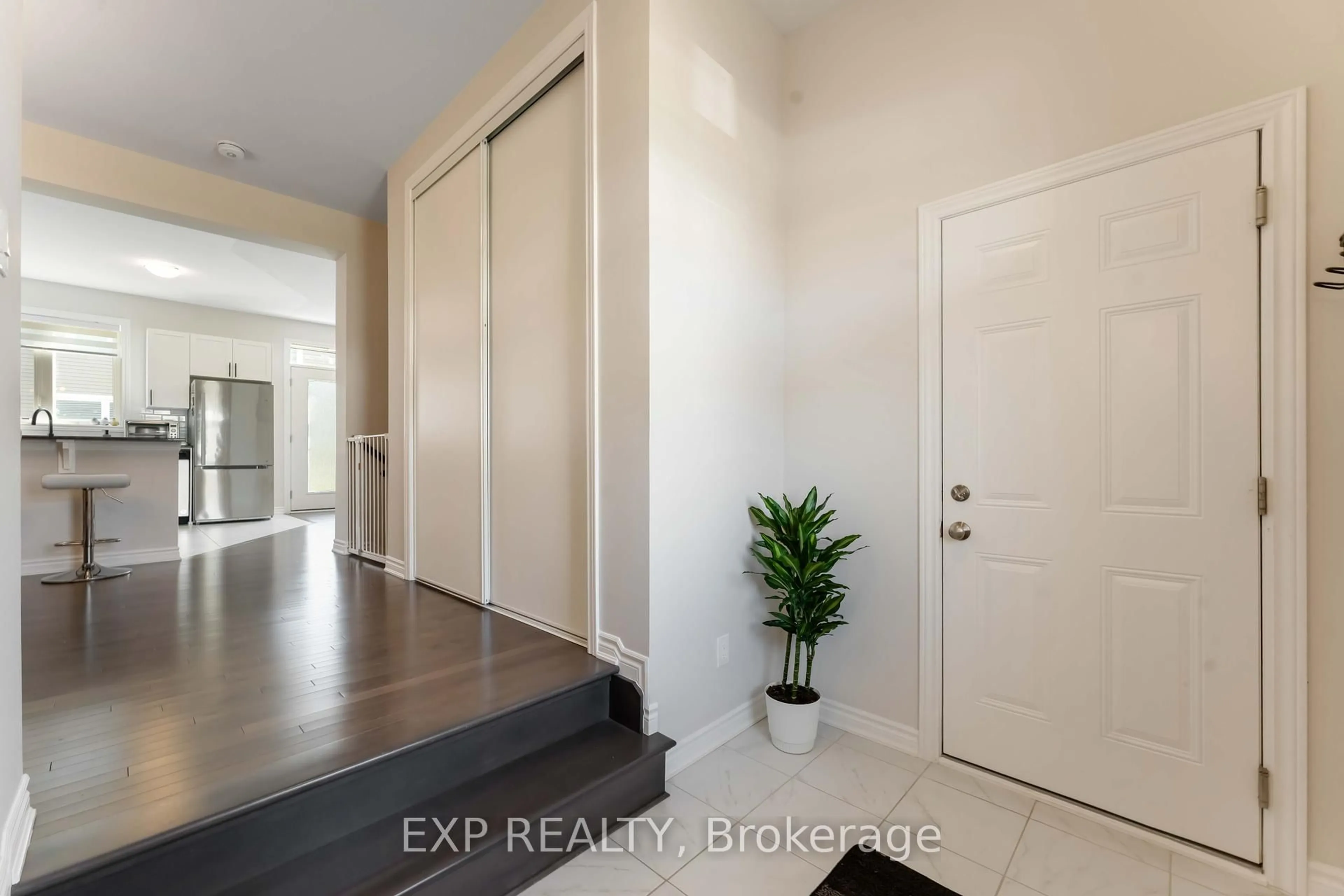 Indoor entryway for 1902 Haiku St, Ottawa Ontario K2J 6W8