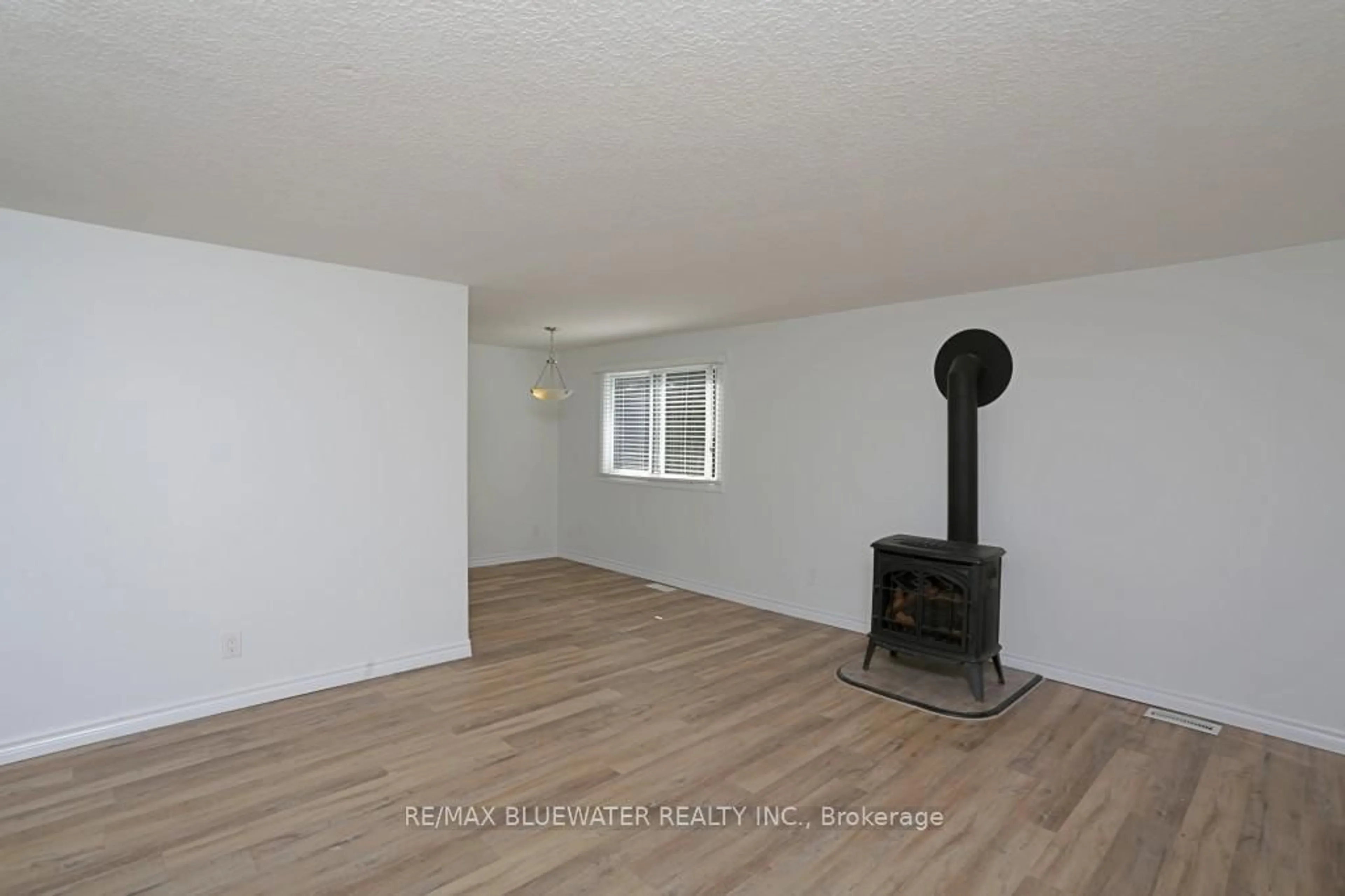 A pic of a room for 23 Pebble Beach Pkwy, South Huron Ontario N0M 1T0