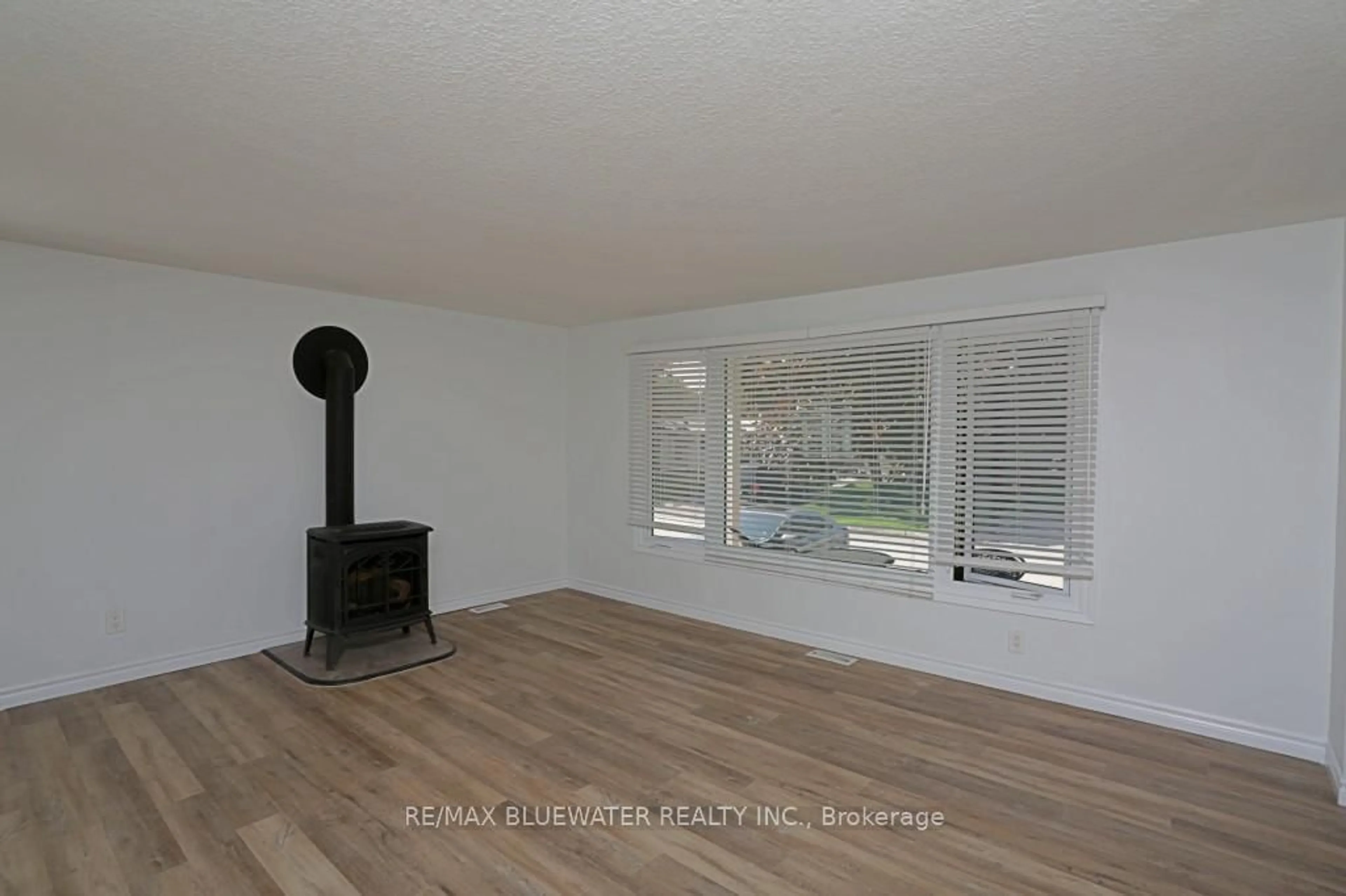 A pic of a room for 23 Pebble Beach Pkwy, South Huron Ontario N0M 1T0