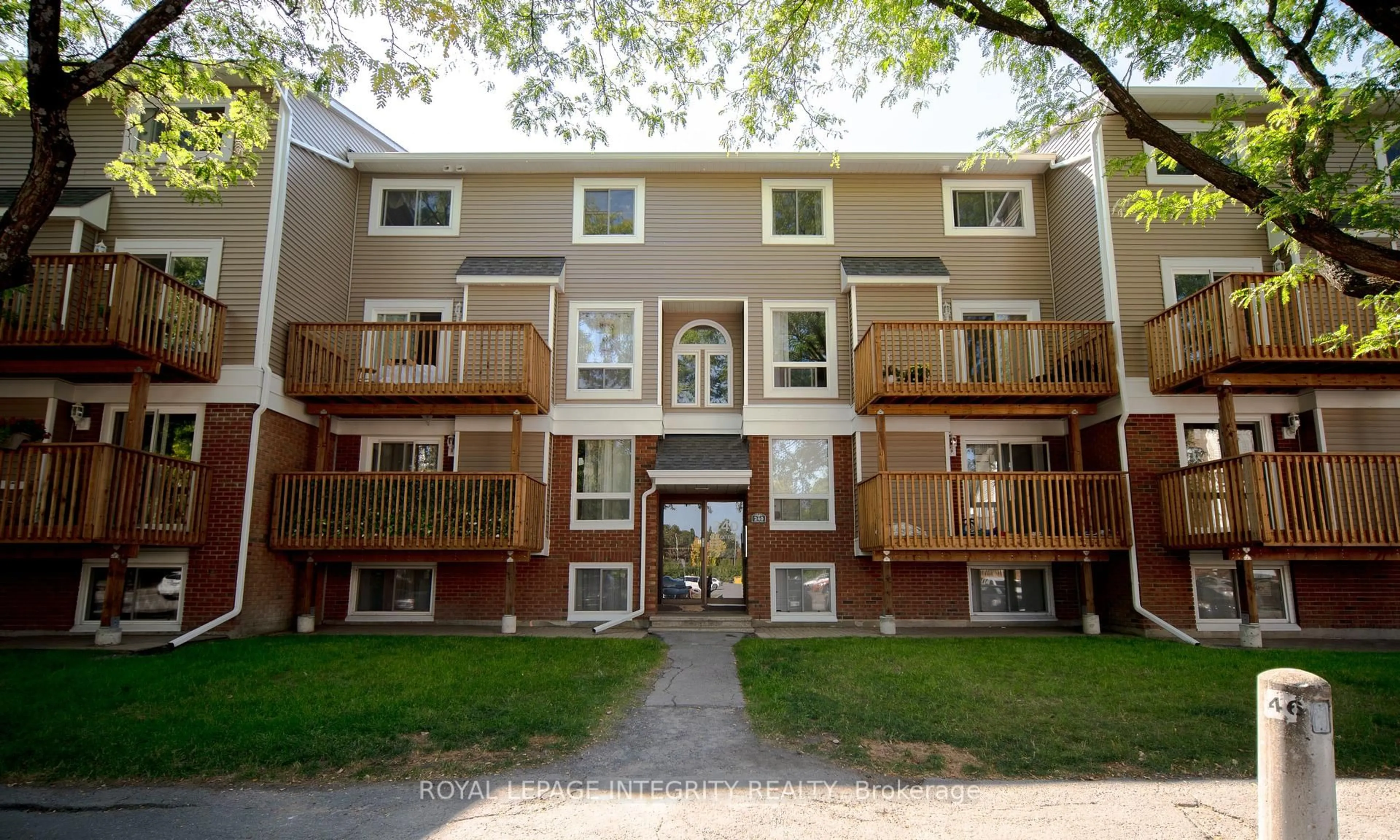 Patio, building for 240 FENERTY Crt #8, Ottawa Ontario K2L 3A7