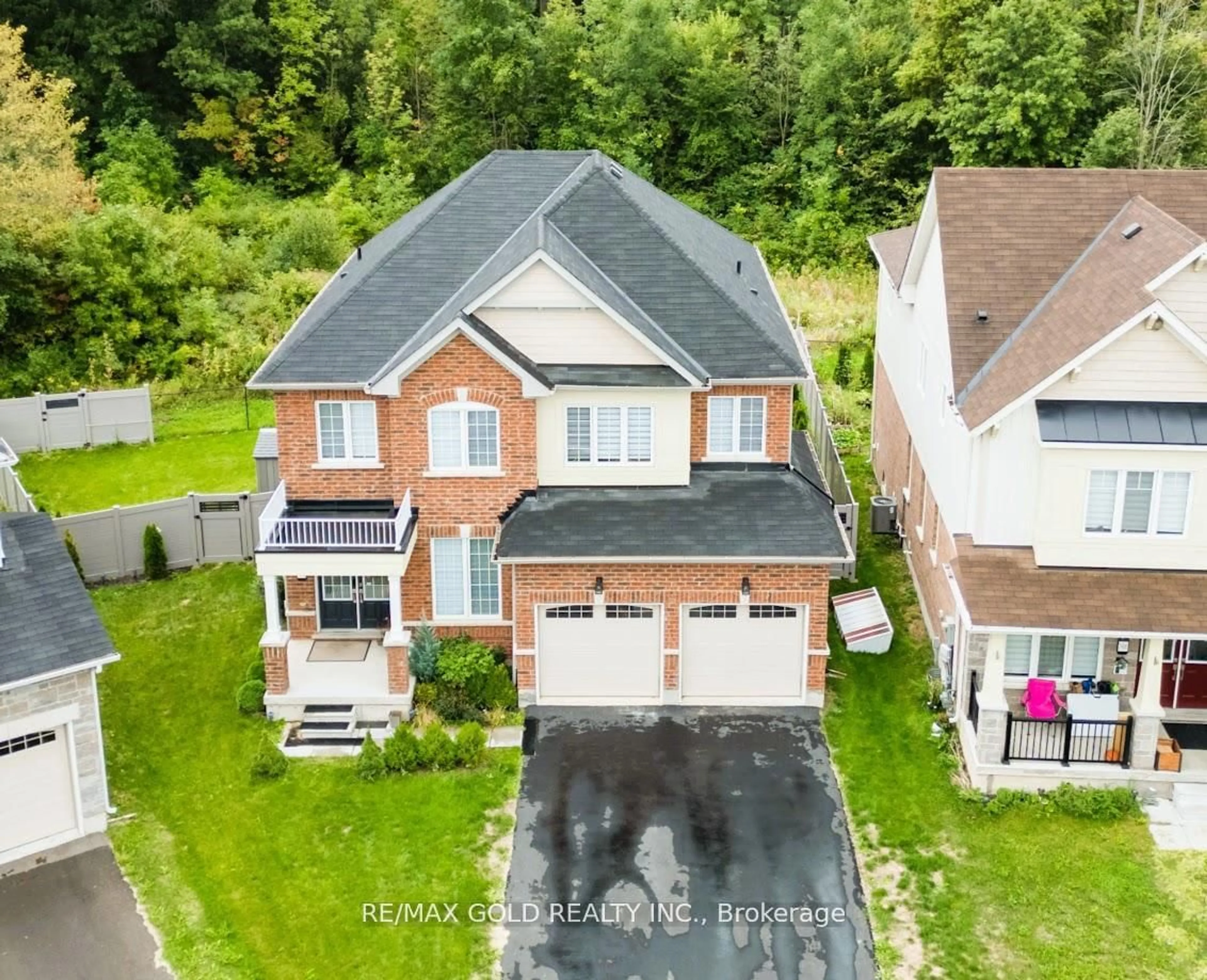 A pic from outside/outdoor area/front of a property/back of a property/a pic from drone, street for 7892 Odell Cres, Niagara Falls Ontario L2H 3R6