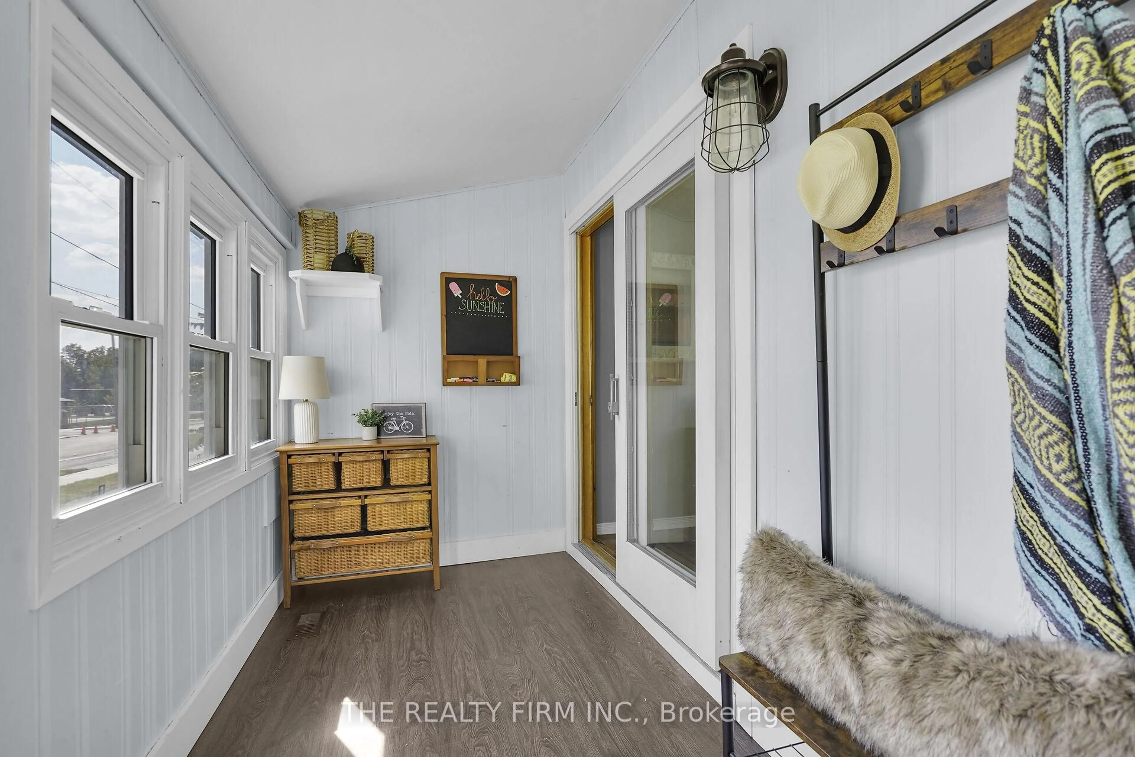 Indoor entryway for 278 Upper Queen Ave, Thames Centre Ontario N0M 2P0
