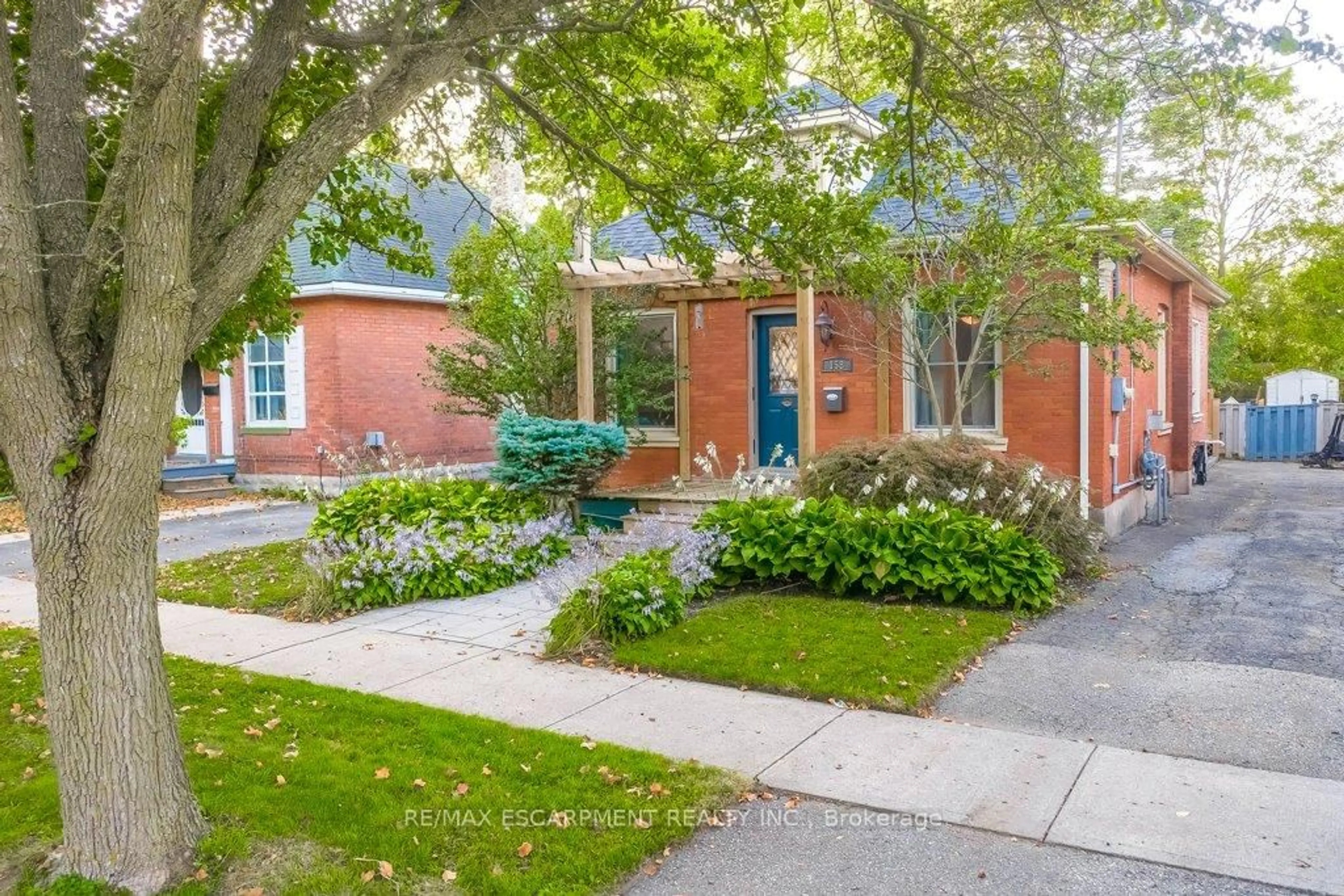 Home with brick exterior material, street for 158 Eagle Ave, Brantford Ontario N3S 1Z5
