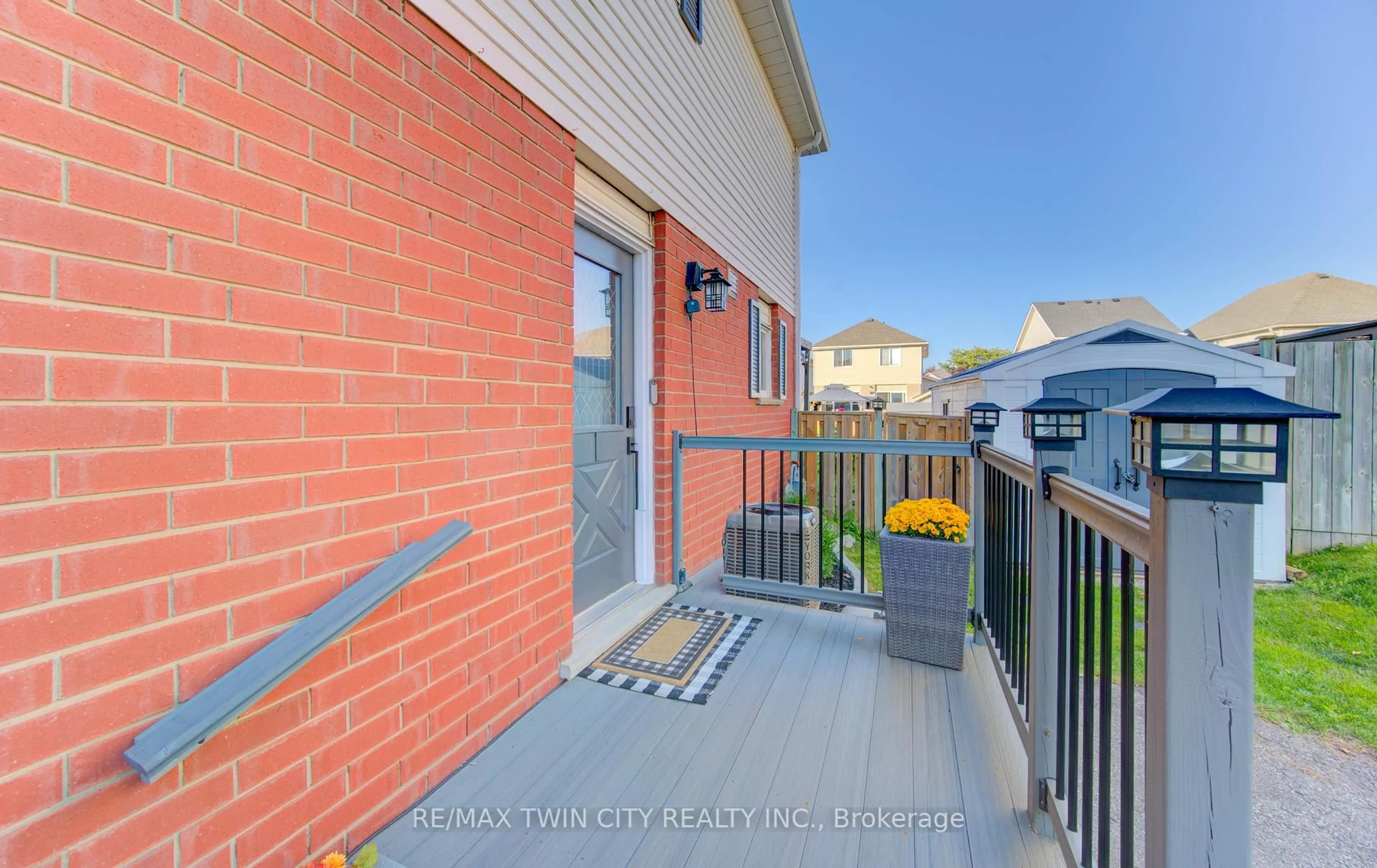 Patio, street for 563 Mortimer Dr, Cambridge Ontario N3H 5M6
