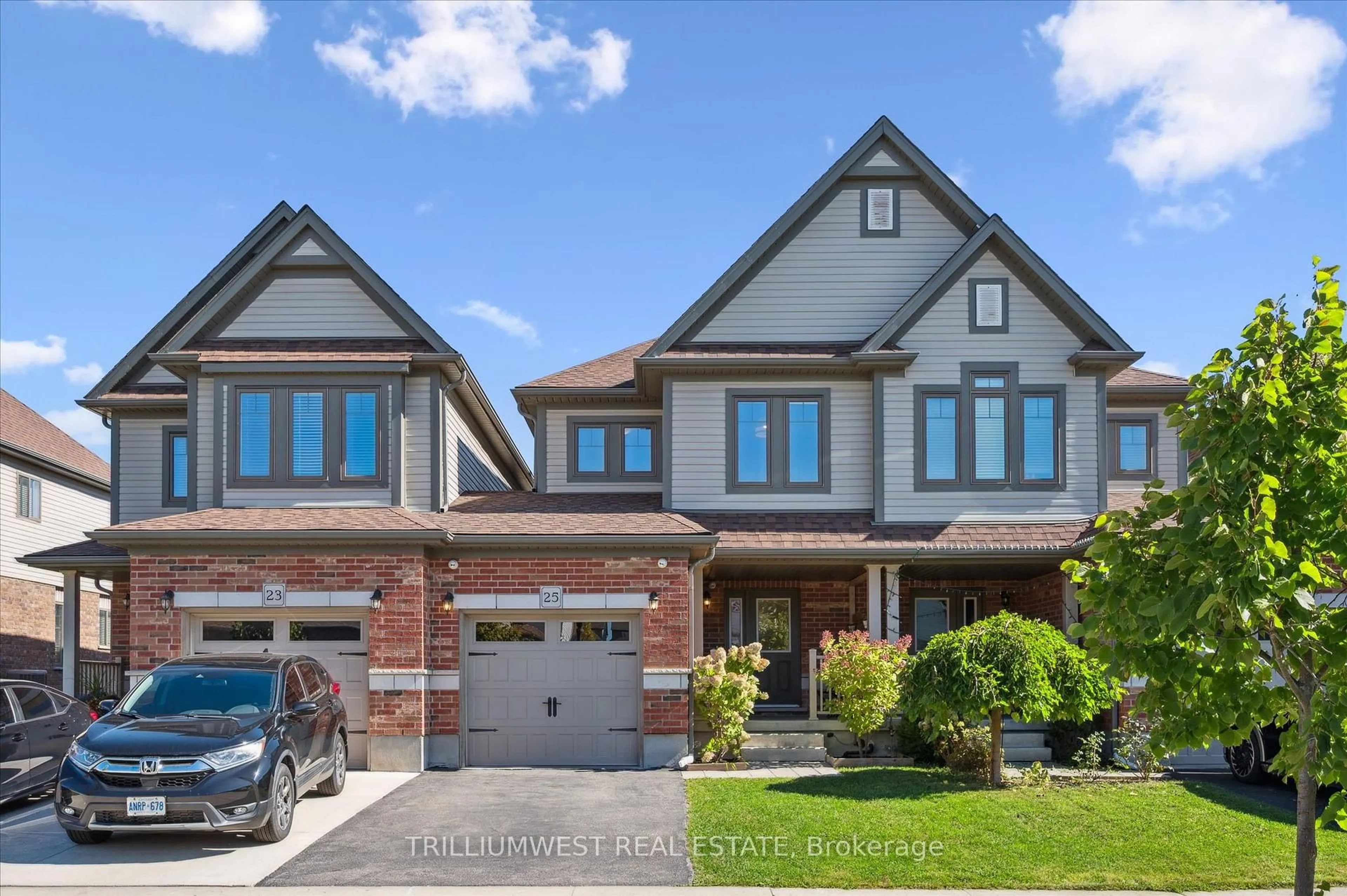 Home with brick exterior material, street for 25 Sandybay Ave, Kitchener Ontario N2A 0H6