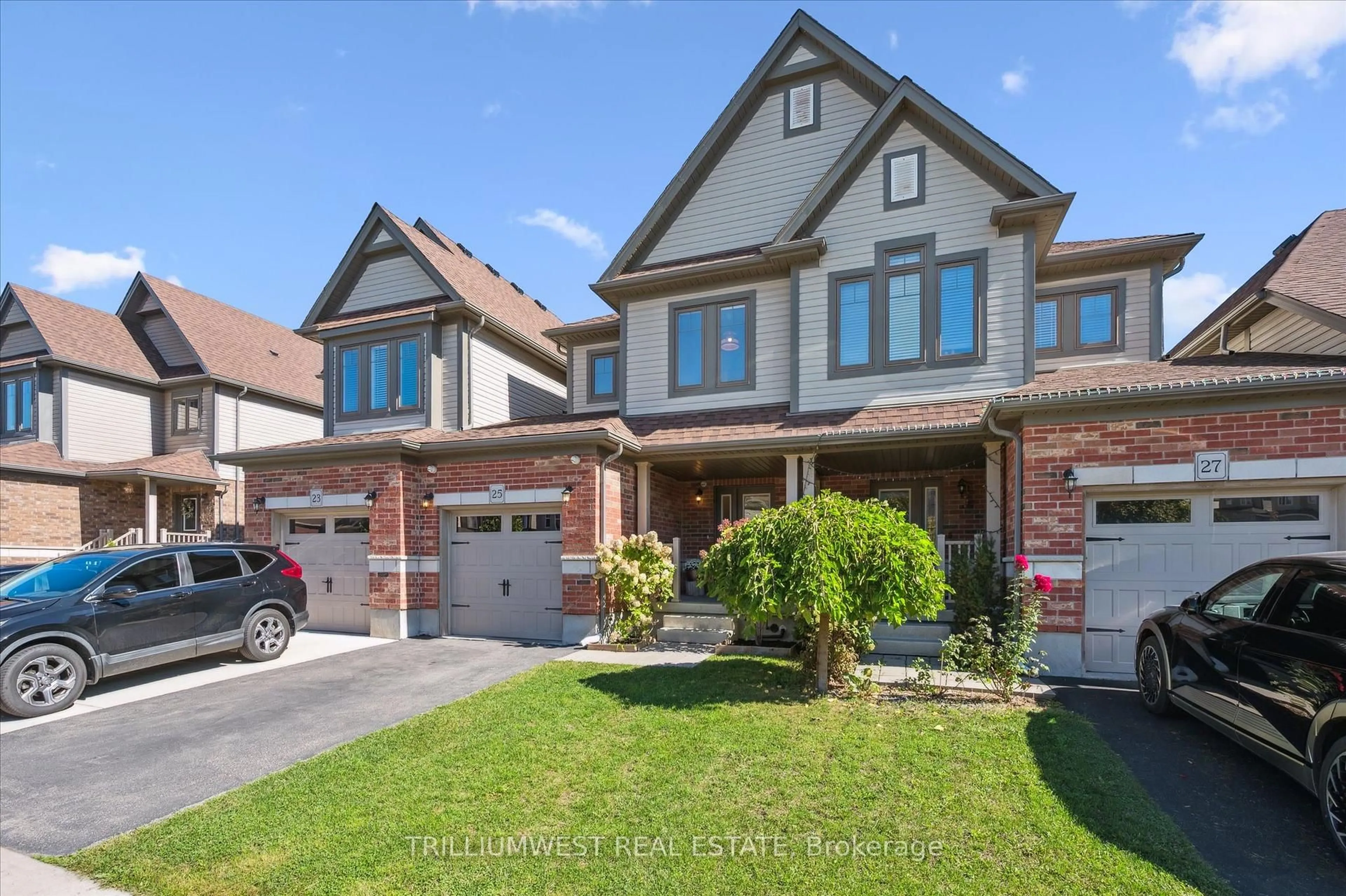 Home with brick exterior material, street for 25 Sandybay Ave, Kitchener Ontario N2A 0H6