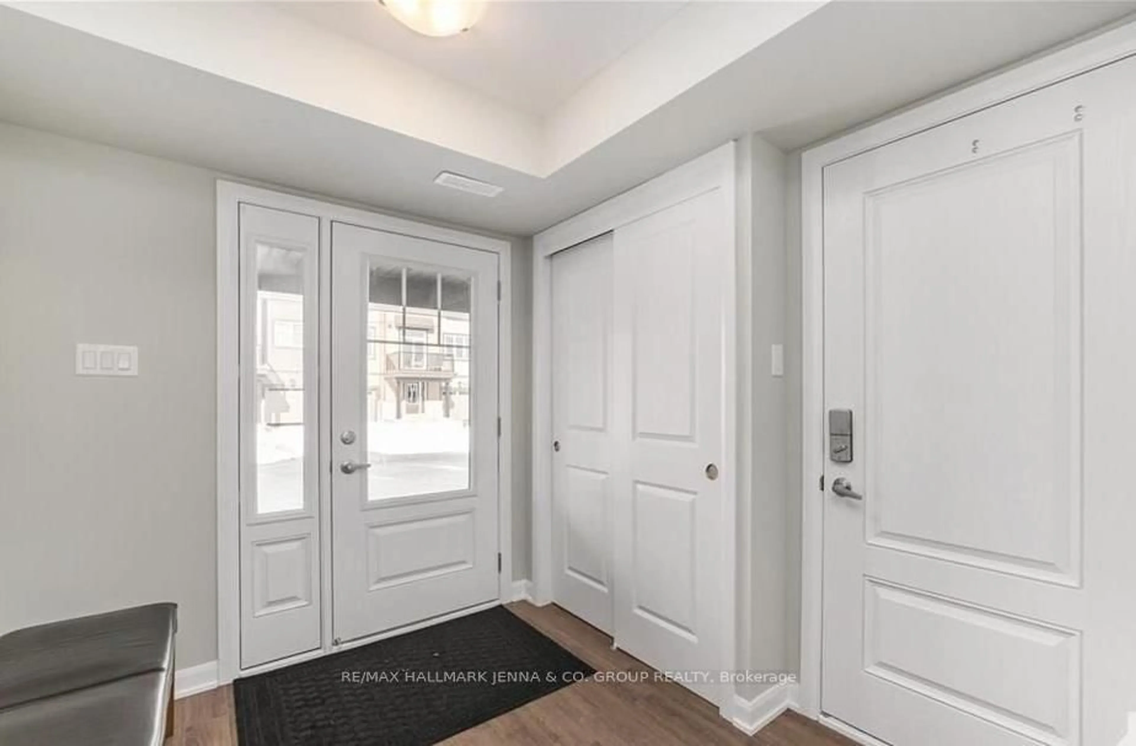 Indoor entryway for 520 Galmoy Way, Ottawa Ontario K2J 6V1
