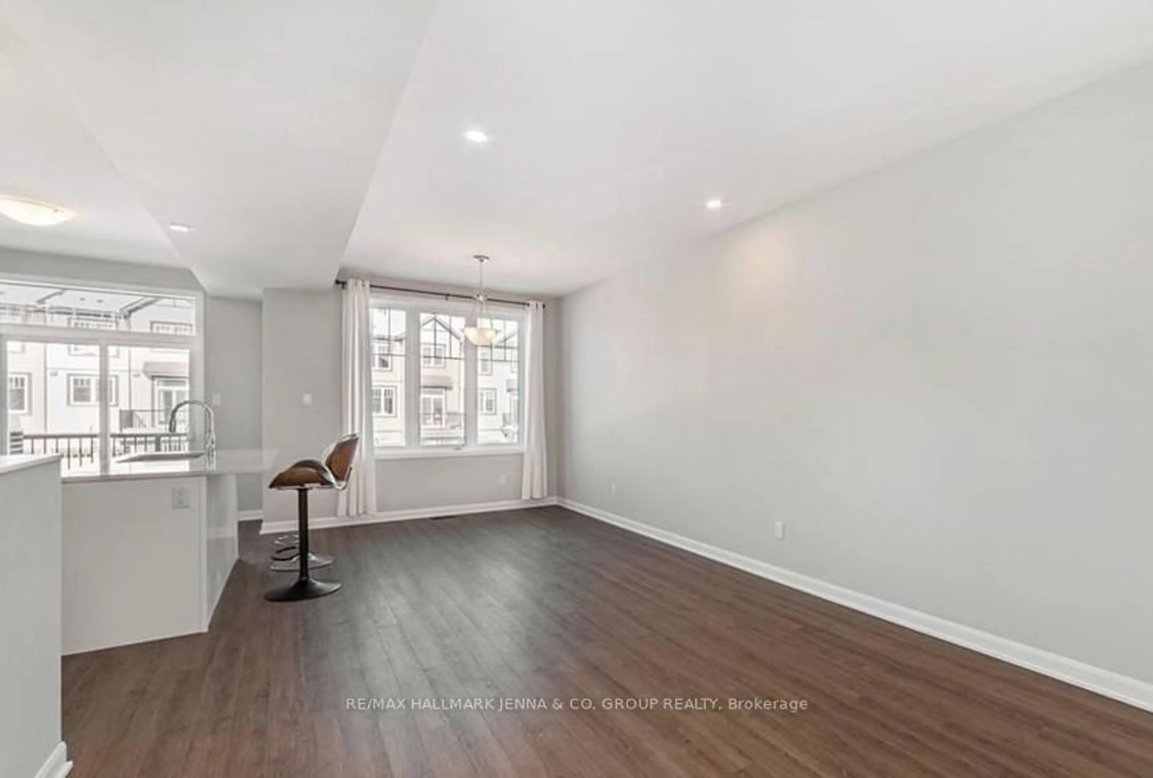 A pic of a room for 520 Galmoy Way, Ottawa Ontario K2J 6V1