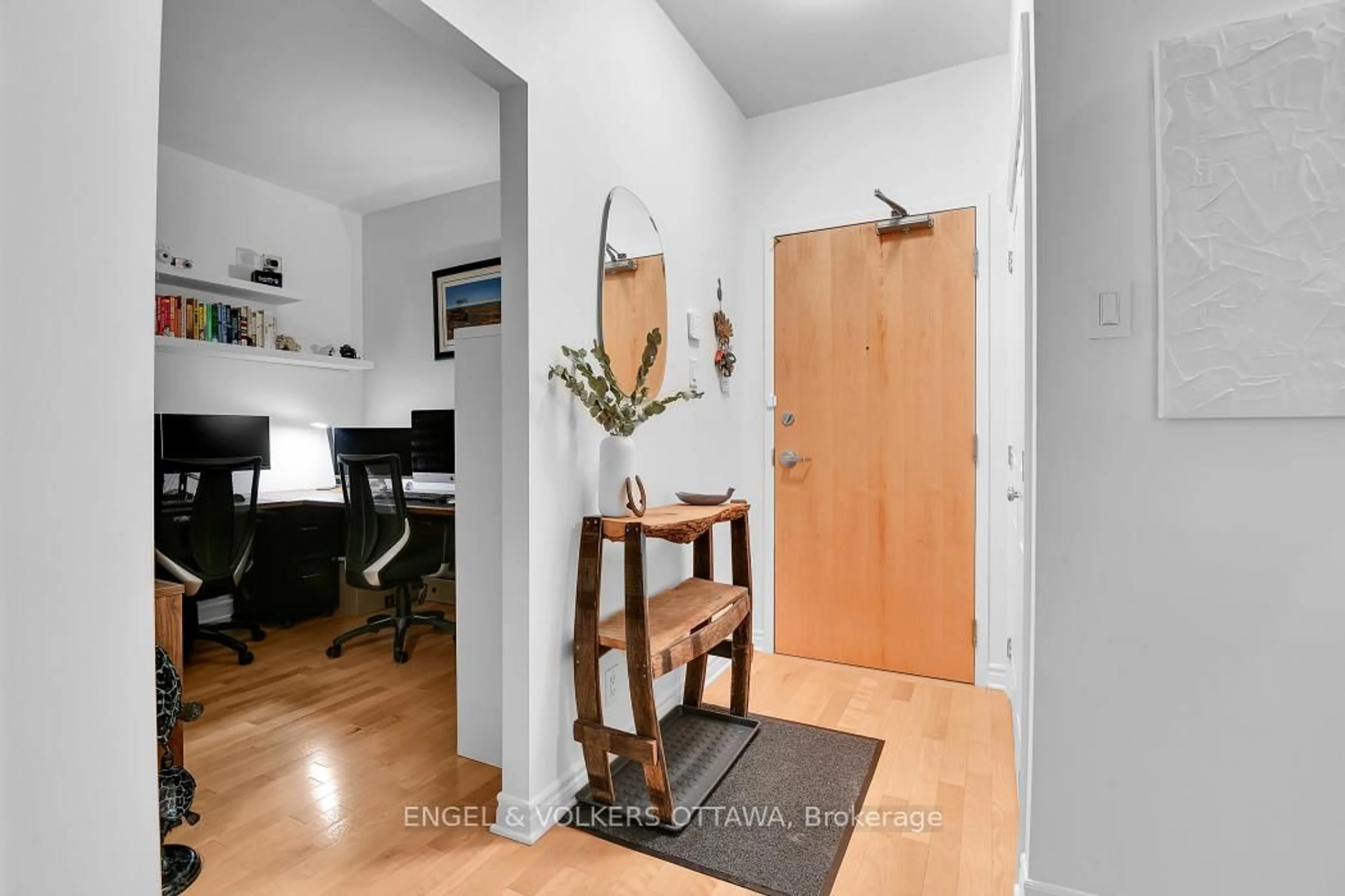 Indoor entryway for 205 Bolton St #115, Ottawa Ontario K1N 1K7