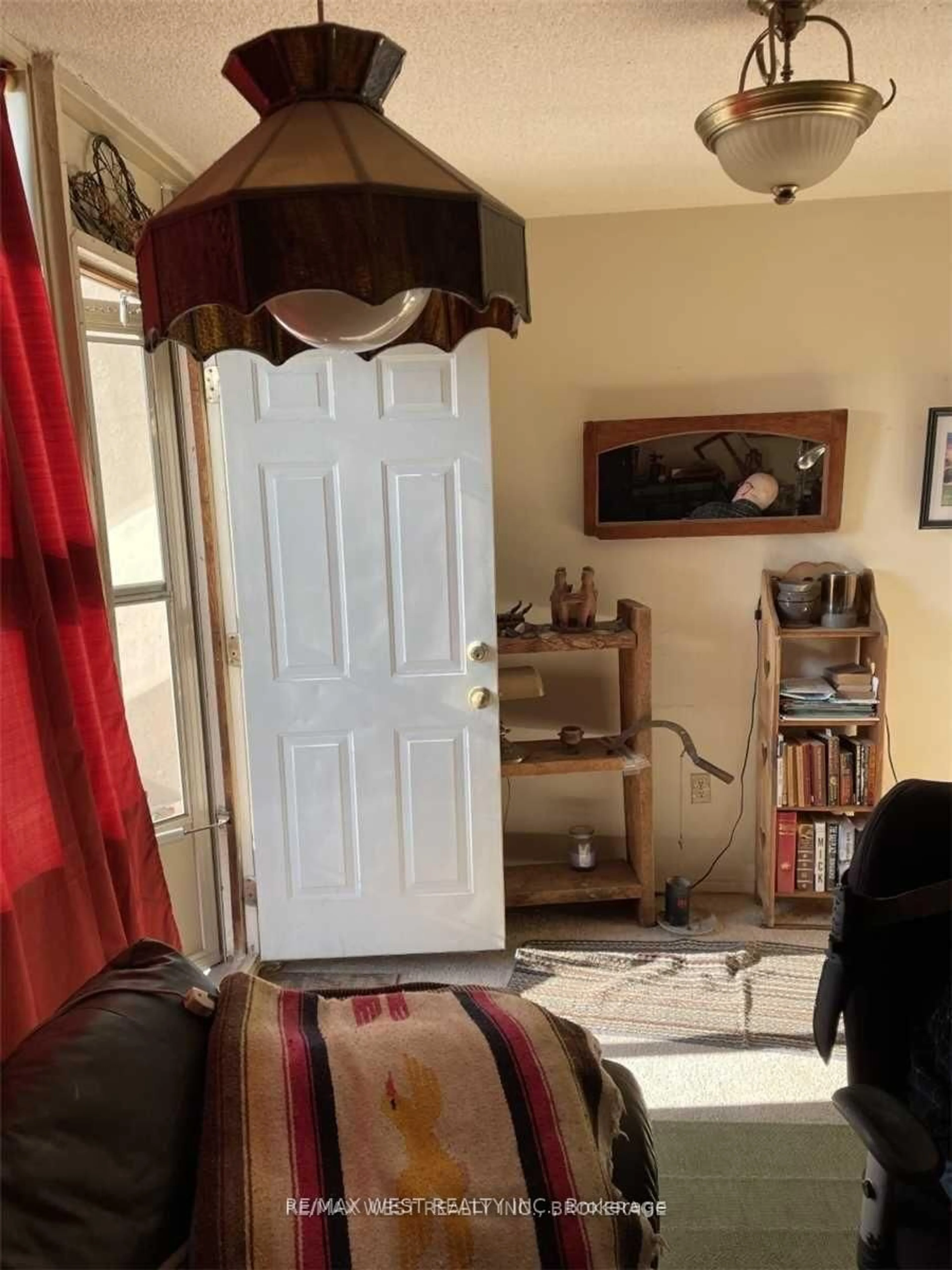 Indoor entryway for 15 Albright Rd #1011, Hamilton Ontario L8K 5J2