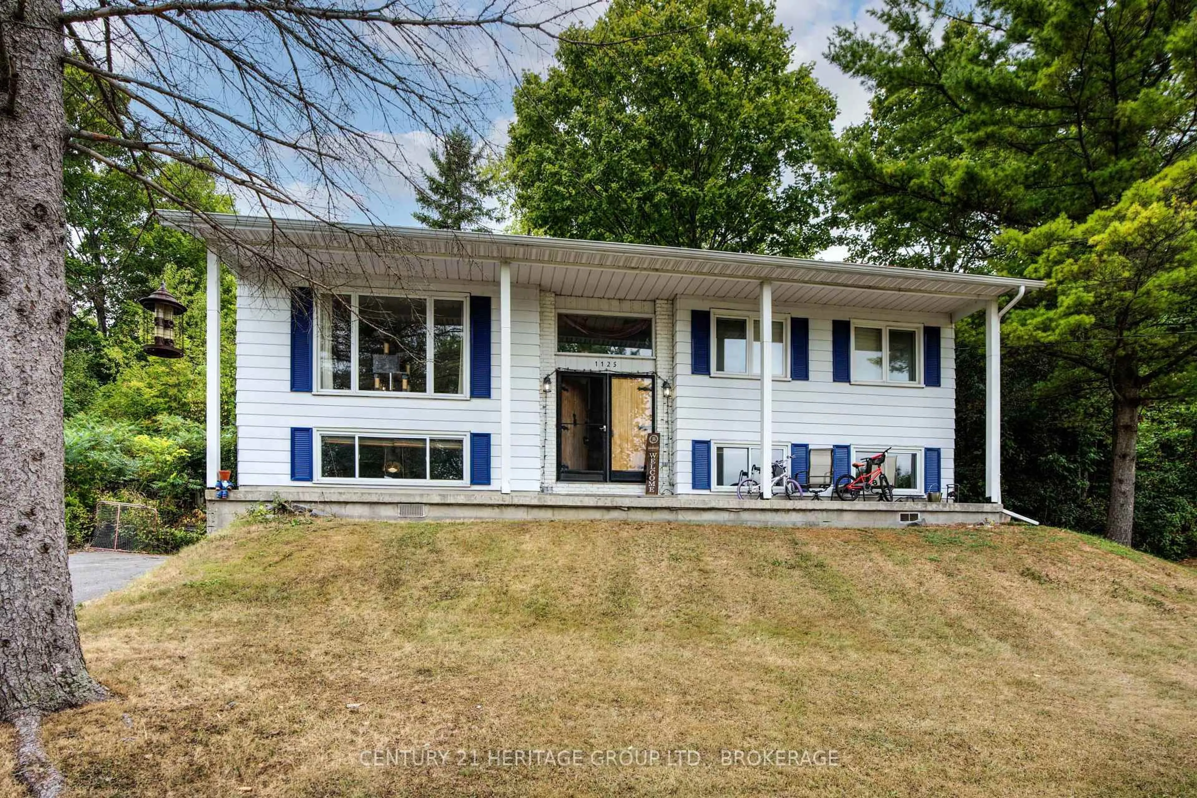 Home with vinyl exterior material, street for 1125 Westbrook Rd, Kingston Ontario K7P 2V3