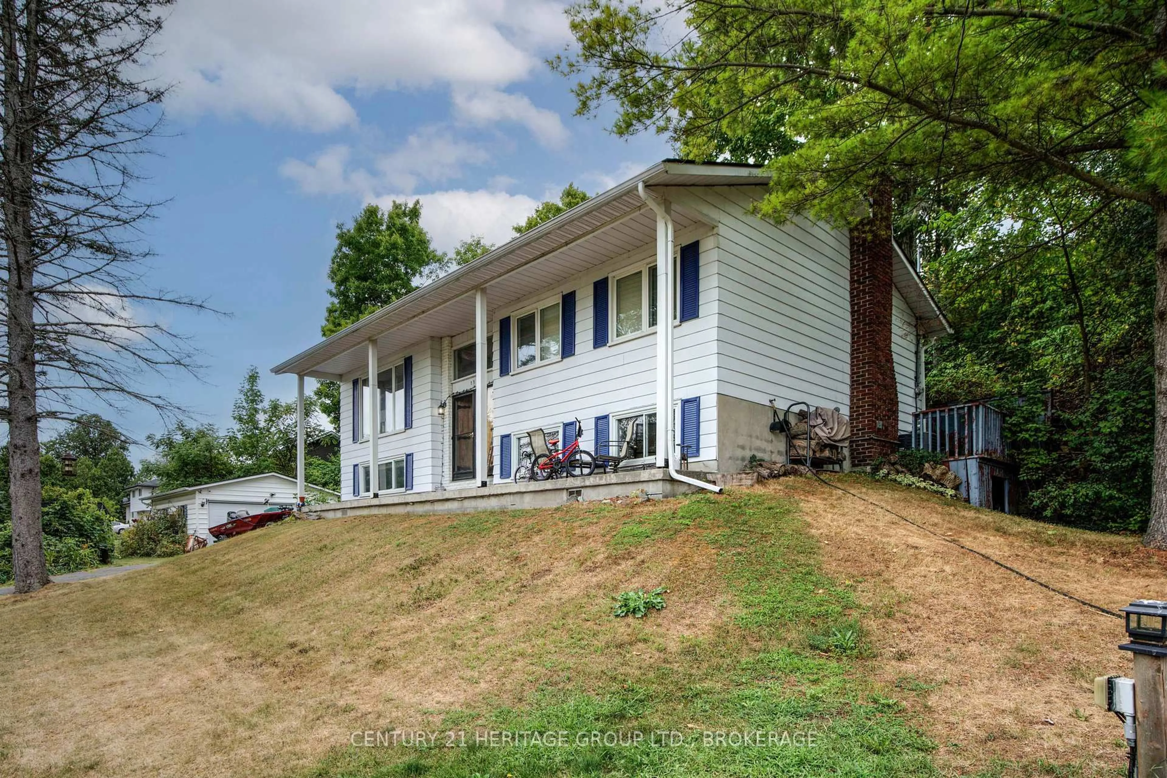 A pic from outside/outdoor area/front of a property/back of a property/a pic from drone, unknown for 1125 Westbrook Rd, Kingston Ontario K7P 2V3