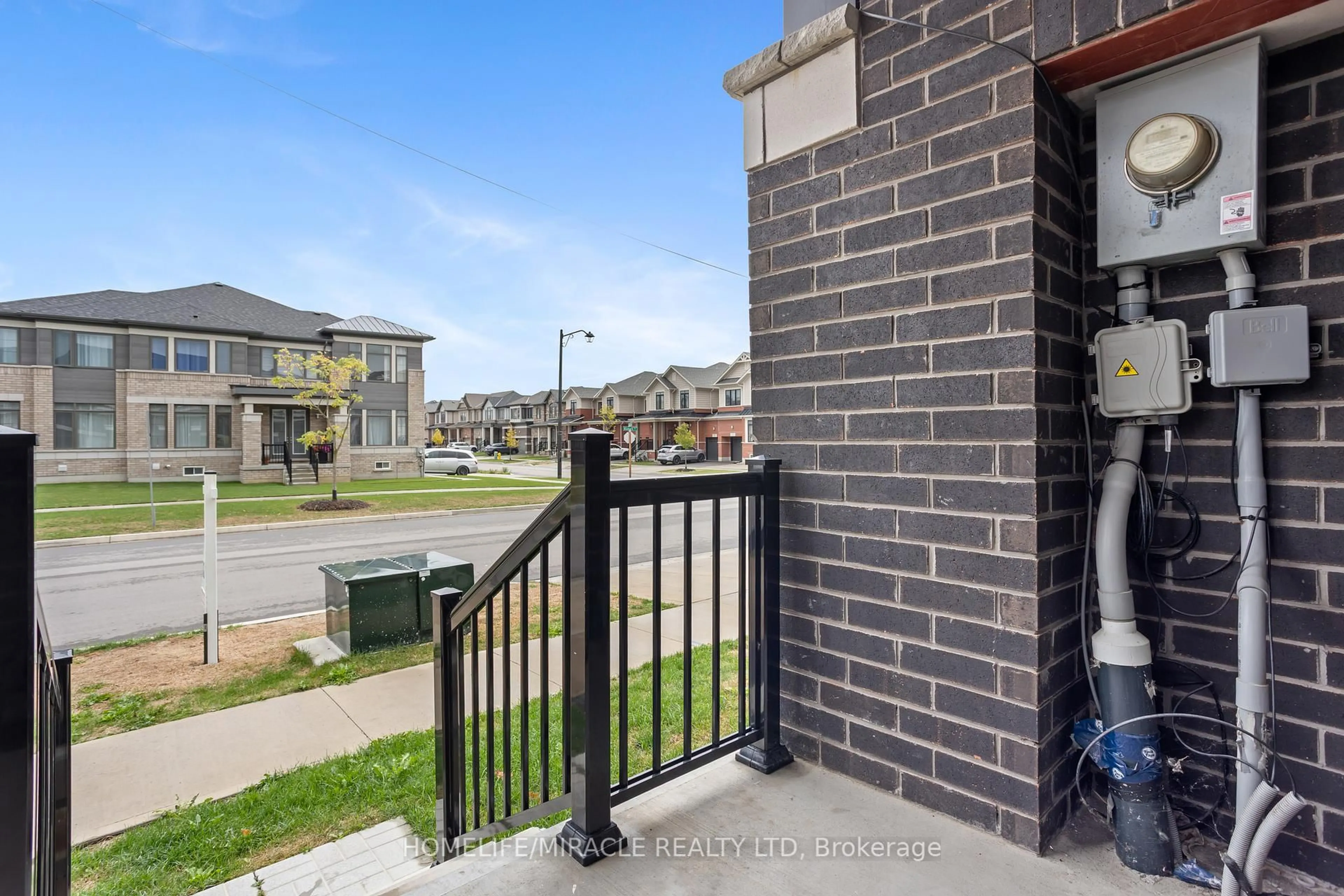 Patio, street for 330 Bismark Dr, Cambridge Ontario N1S 0C6