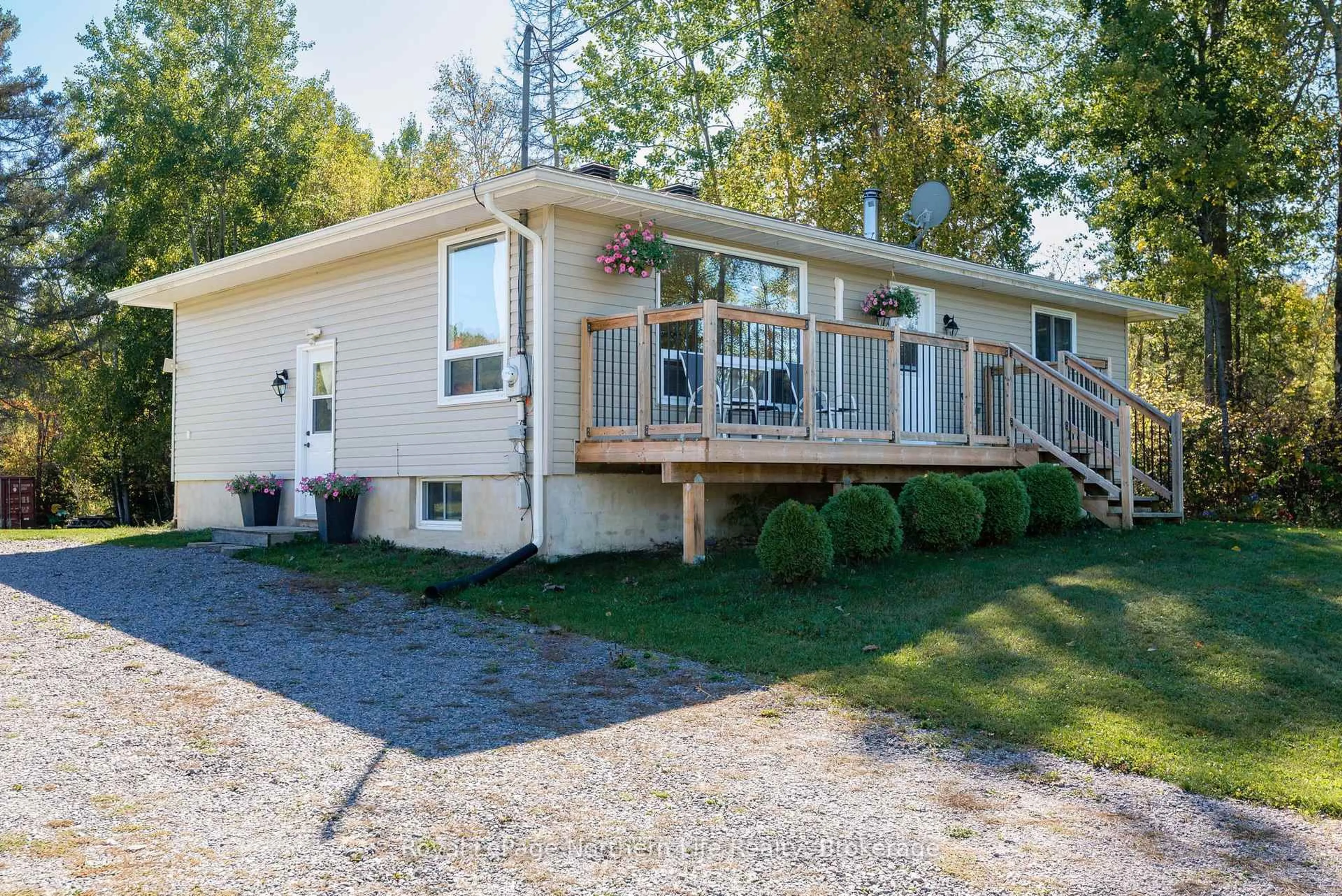 Home with vinyl exterior material, unknown for 554 Lavigne Rd, East Ferris Ontario P0H 1K0