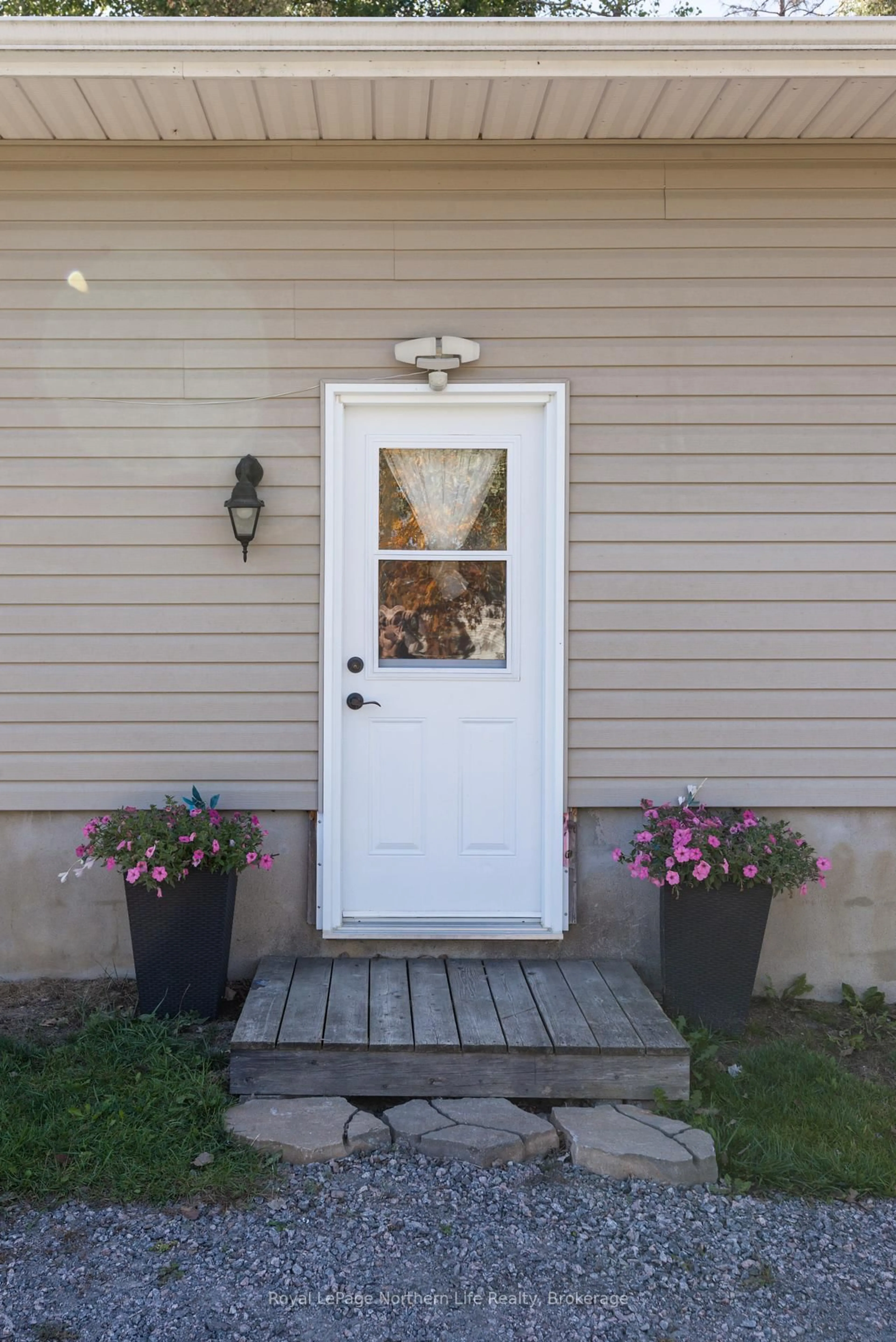 Indoor entryway for 554 Lavigne Rd, East Ferris Ontario P0H 1K0
