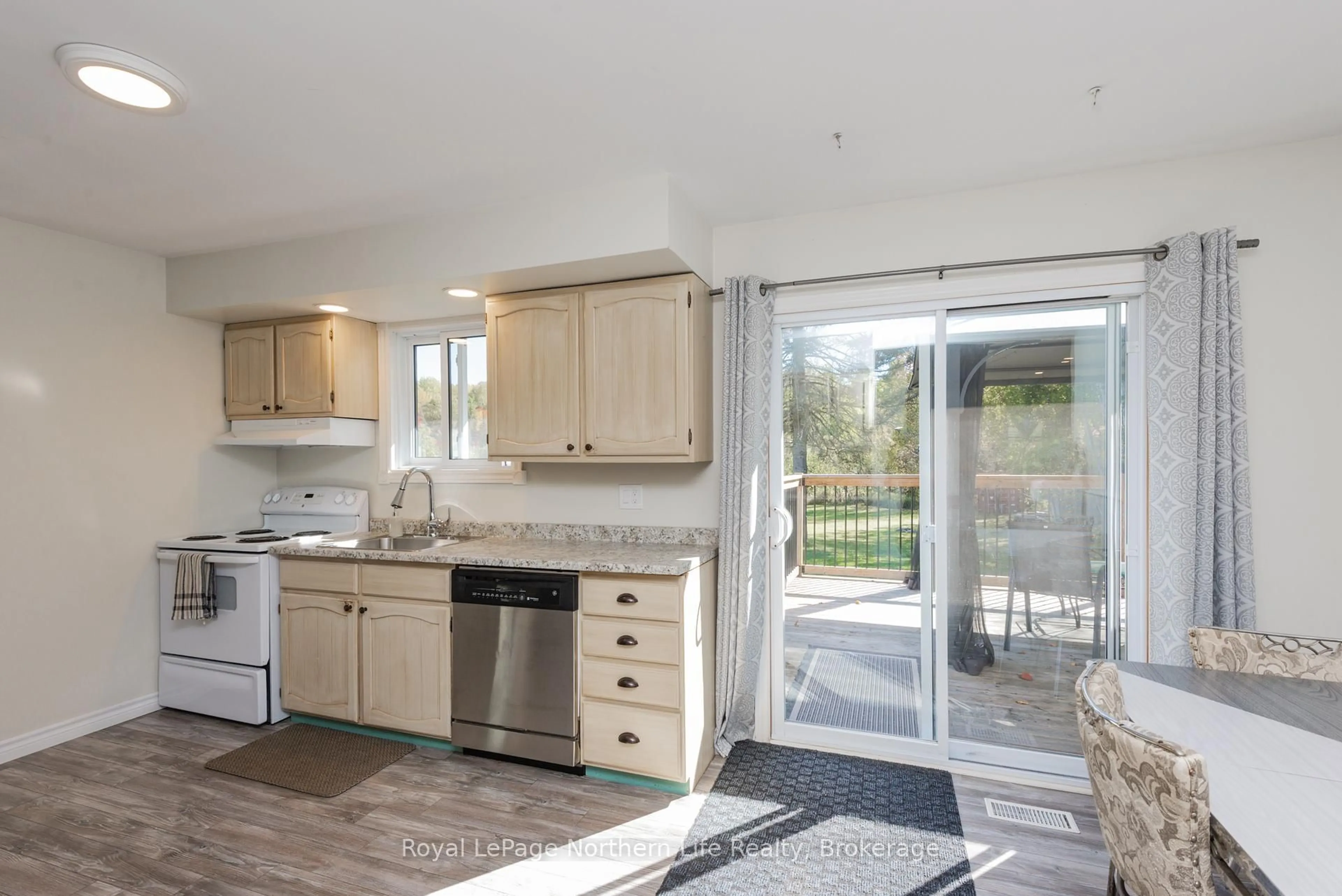 Open concept kitchen, ceramic/tile floor for 554 Lavigne Rd, East Ferris Ontario P0H 1K0