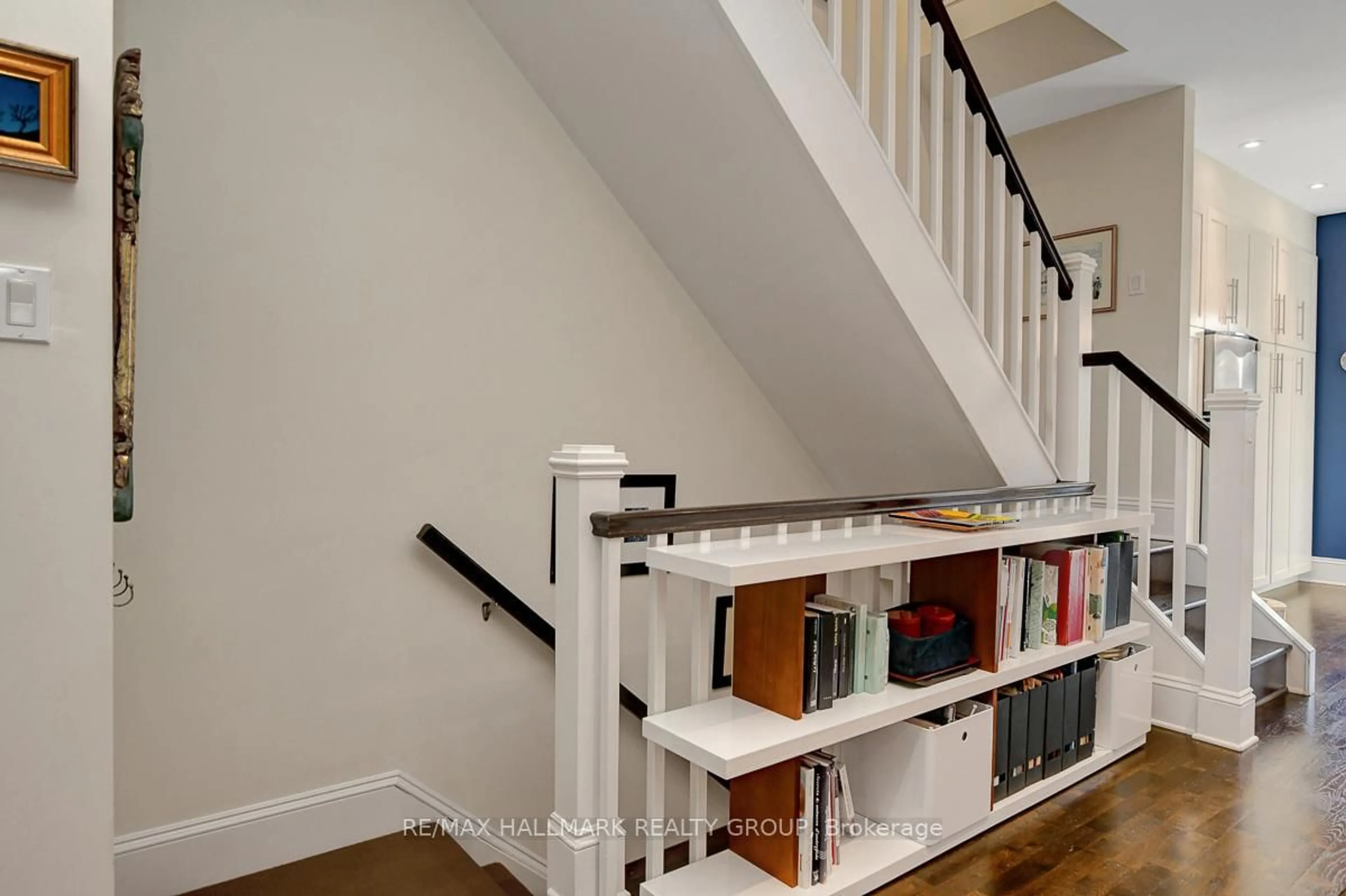 Stairs for 29 Springfield Rd #B, Ottawa Ontario K1M 1C8