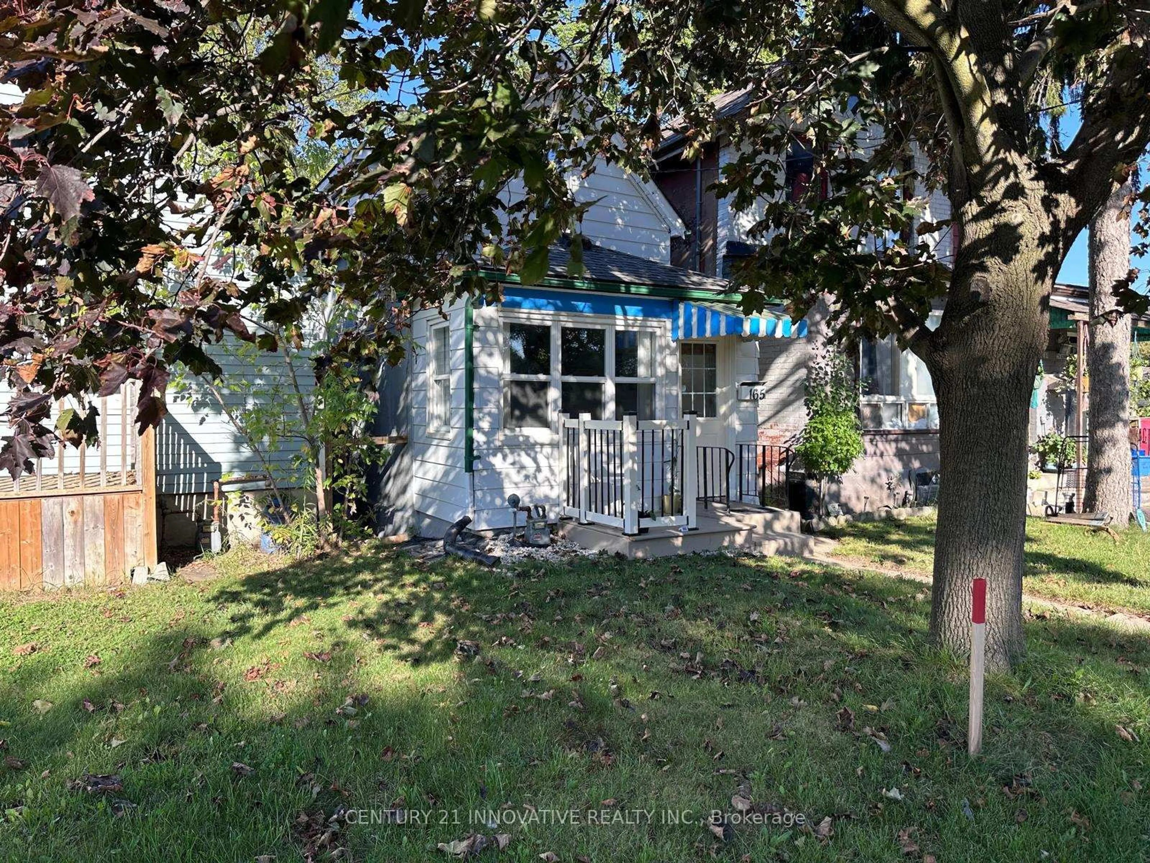 A pic from outside/outdoor area/front of a property/back of a property/a pic from drone, unknown for 165 Dundas St, Cambridge Ontario N1R 5P2