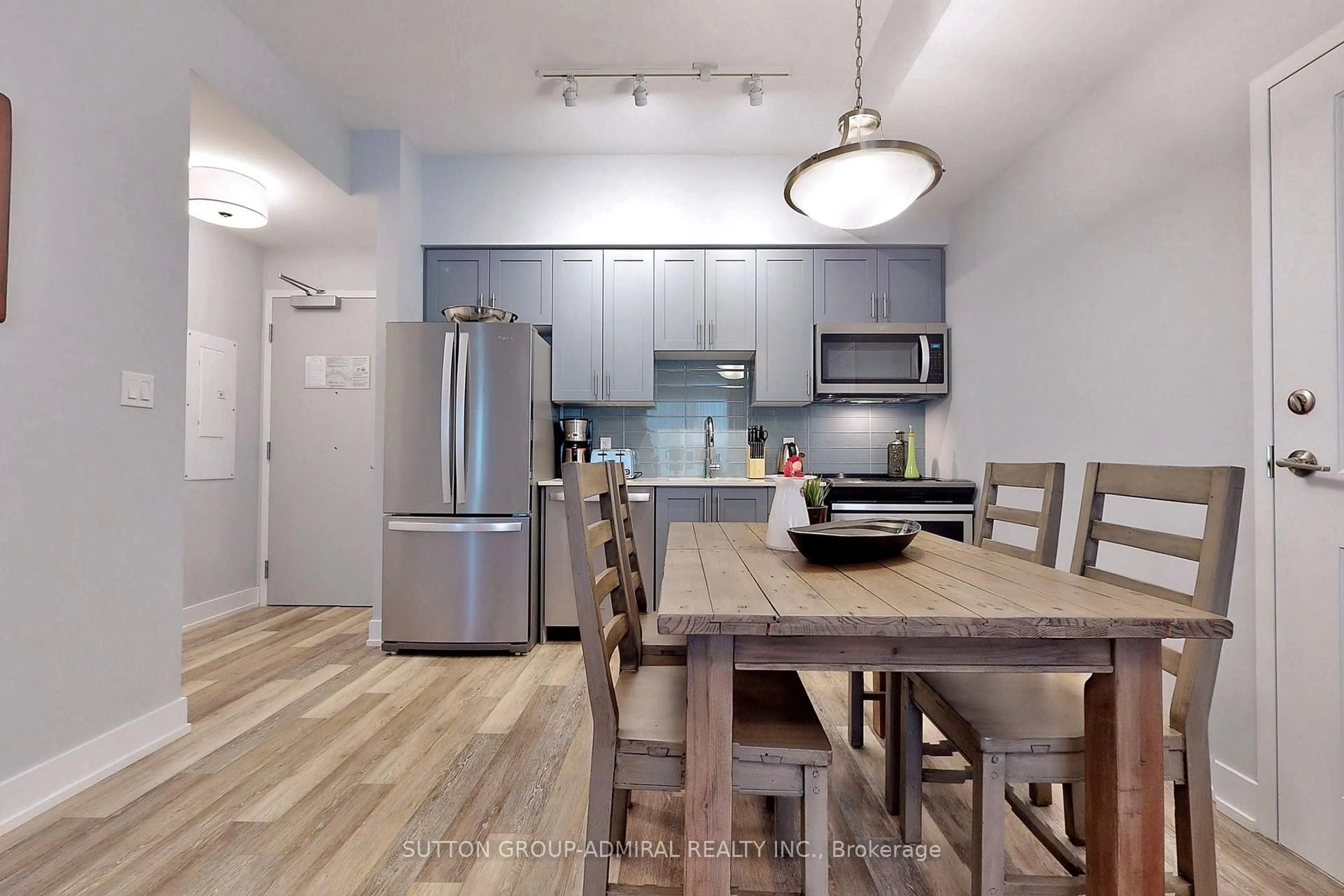 Open concept kitchen, wood/laminate floor for 25 Pen Lake Point Rd #425, Huntsville Ontario P1H 1A9